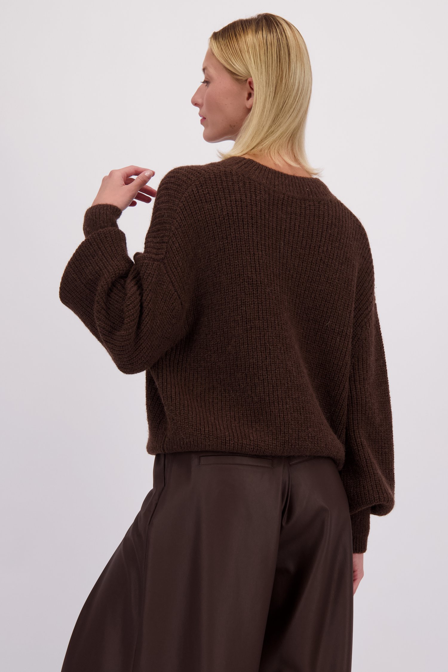Le dos de Pull en maille marron foncé de D'Auvry pour Femmes
