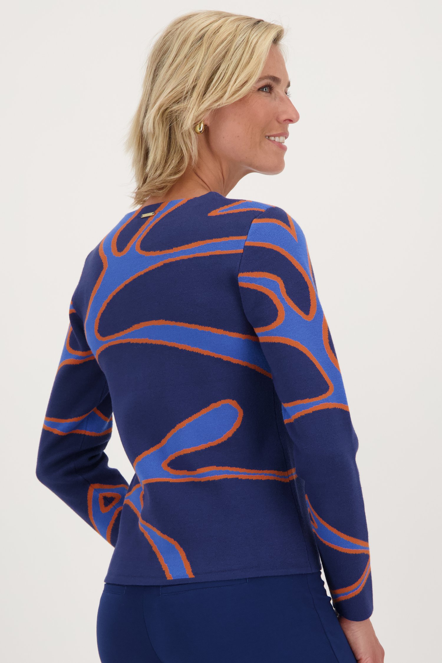 Pull fin bleu avec motif orange de Claude Arielle pour Femmes