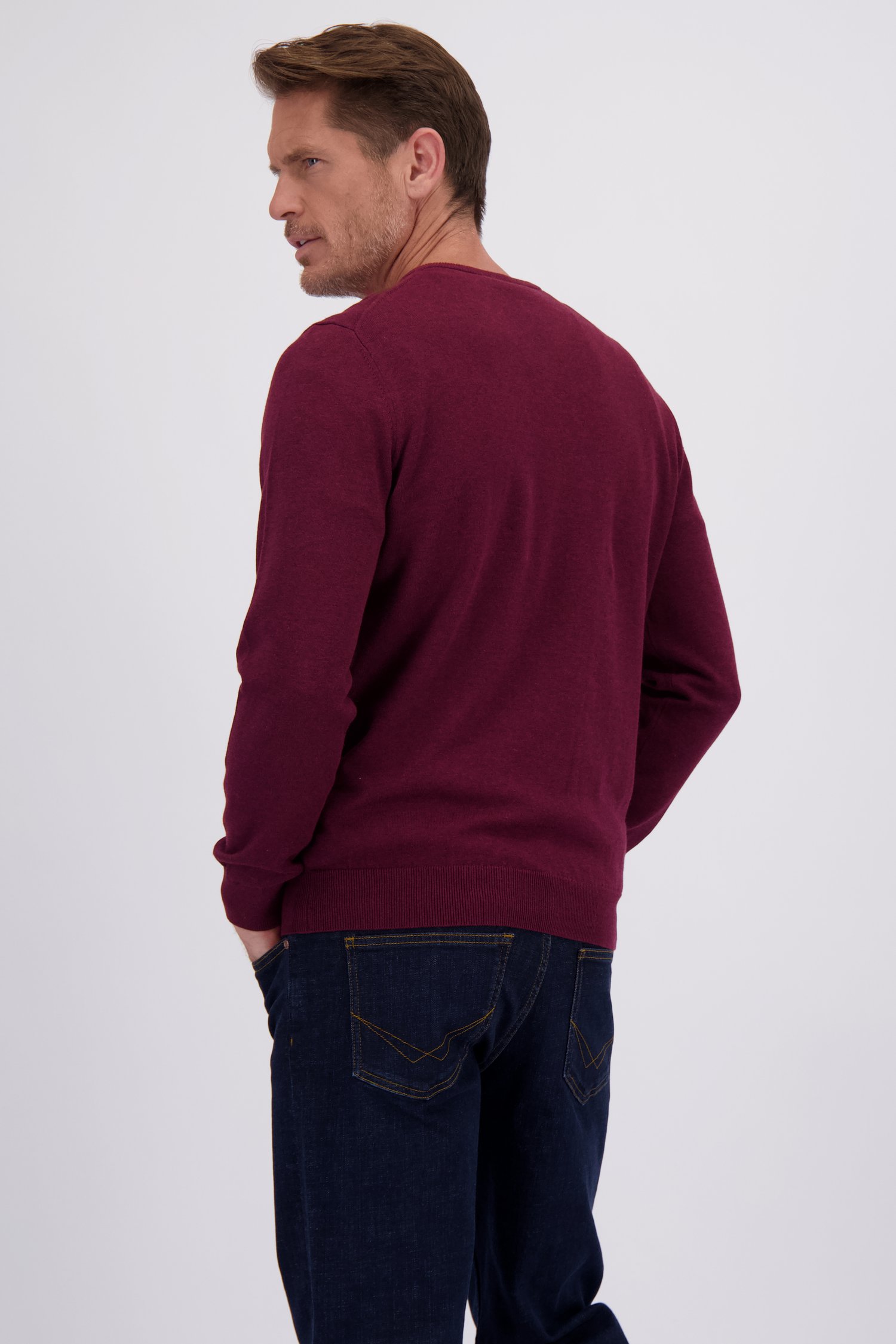 Le dos de Pull fin bordeaux à col en V de Dansaert Blue pour Hommes