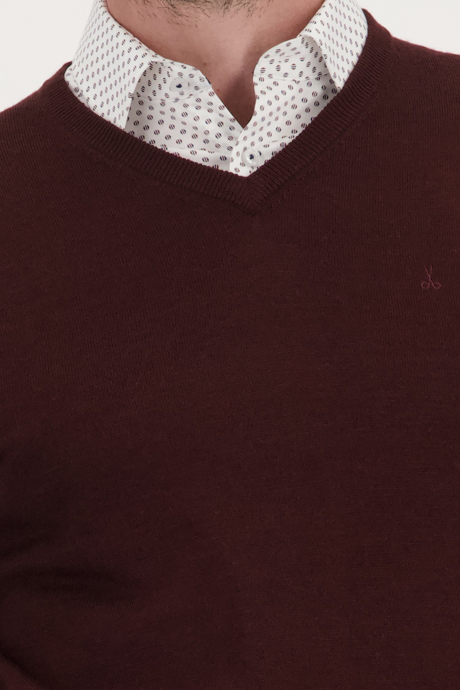 Détail de Pull fin bordeaux avec col en V de Dansaert Black pour Hommes
