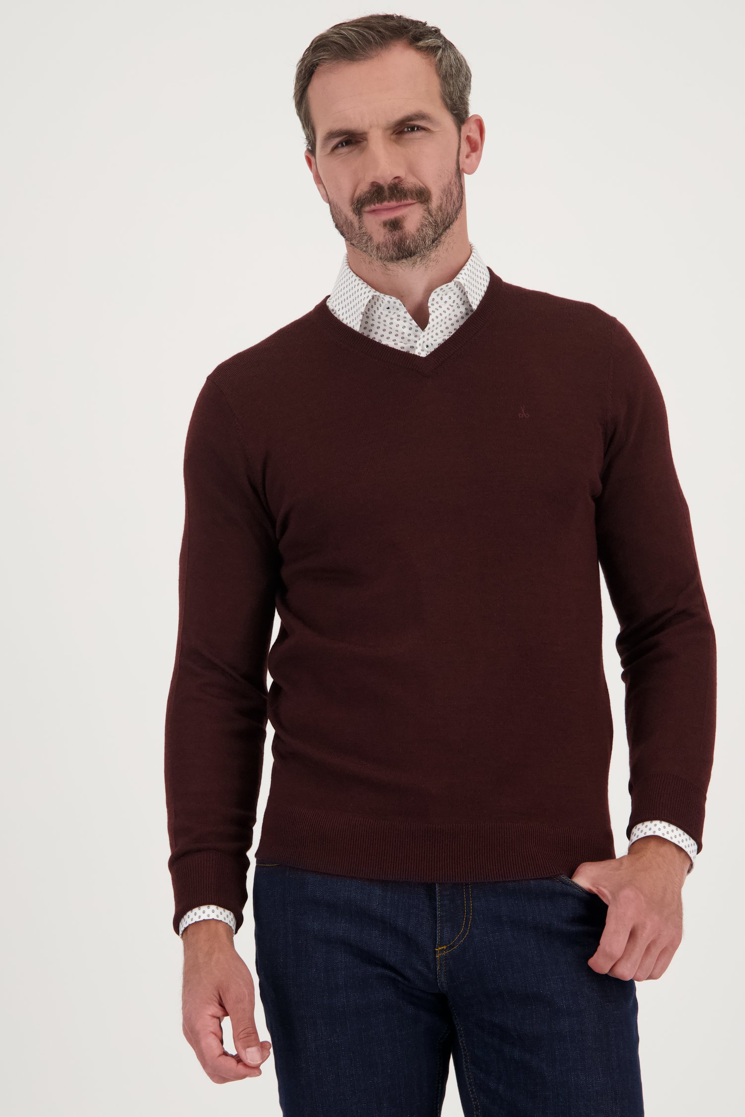 Le devant de Pull fin bordeaux avec col en V de Dansaert Black pour Hommes
