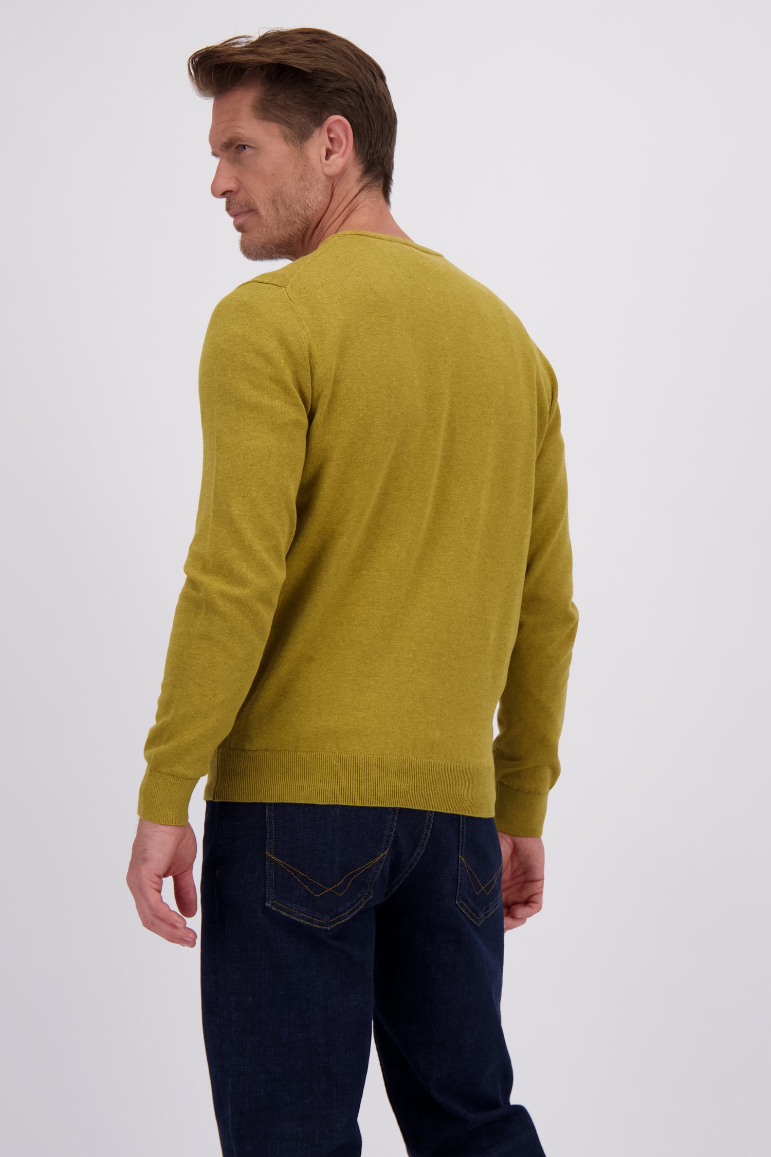 Le dos de Pull fin ocre jaune à col en V de Dansaert Blue pour Hommes