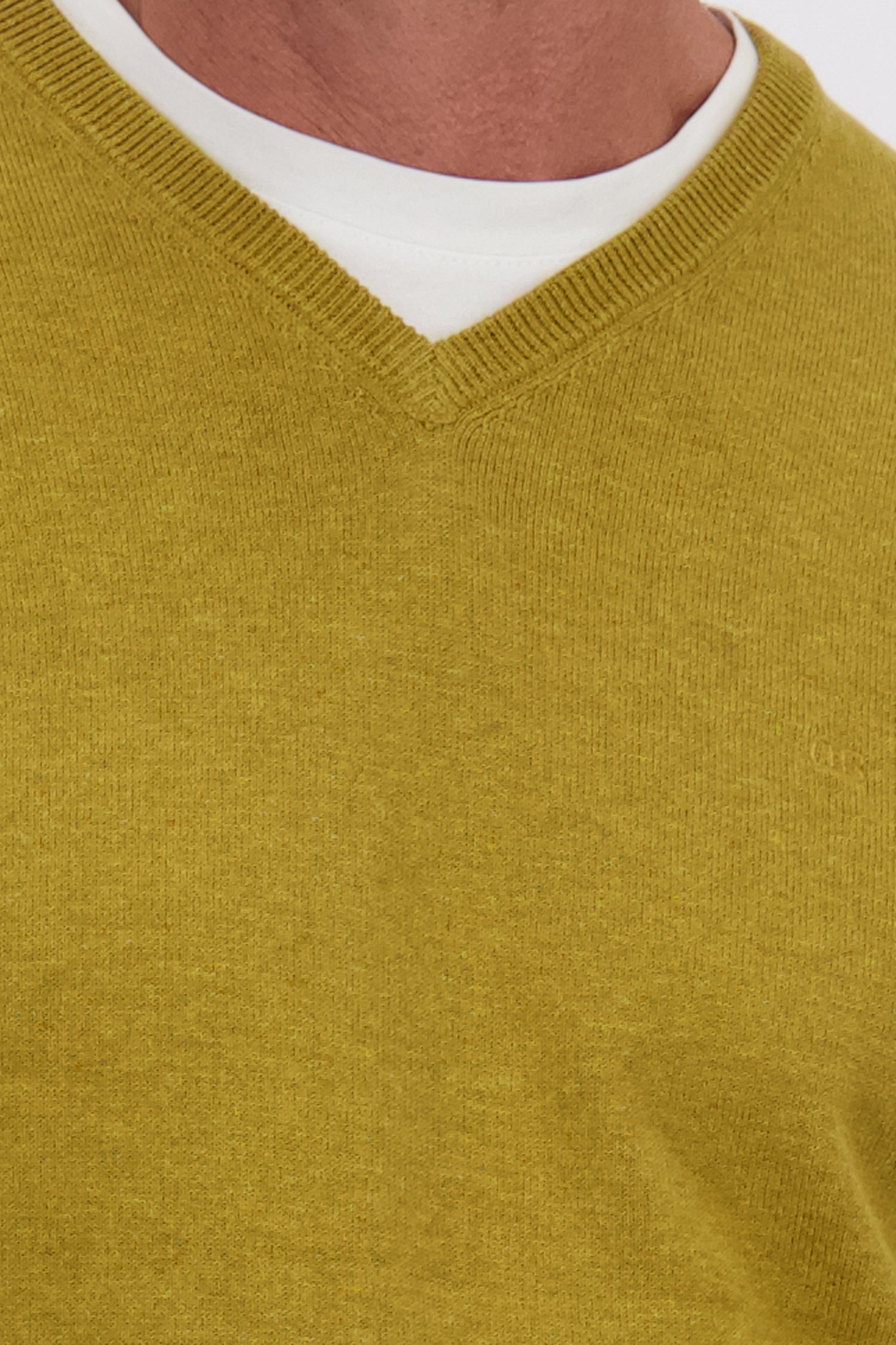 Détail de Pull fin ocre jaune à col en V de Dansaert Blue pour Hommes