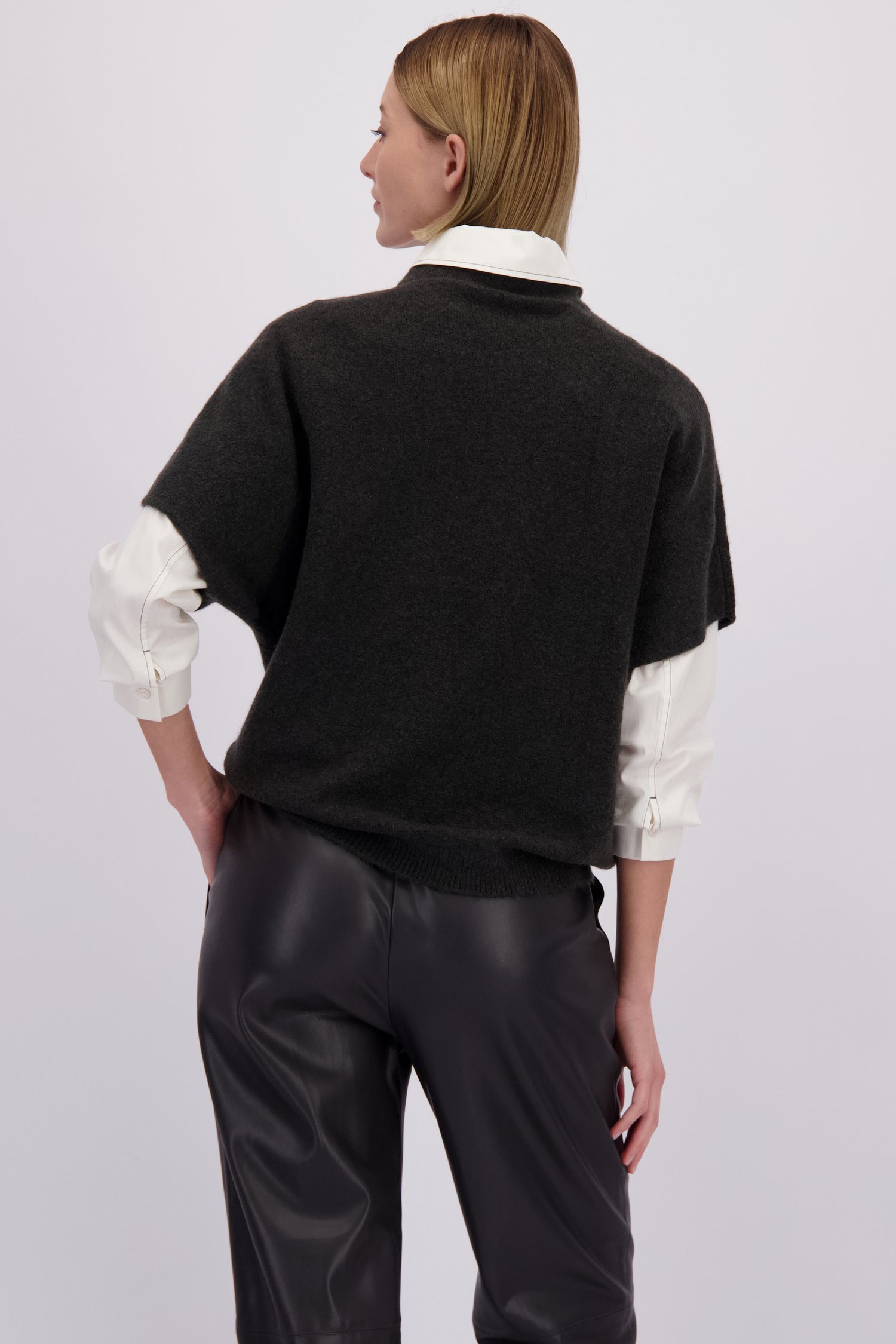 Le dos de Pull gris à manches courtes de D'Auvry pour Femmes