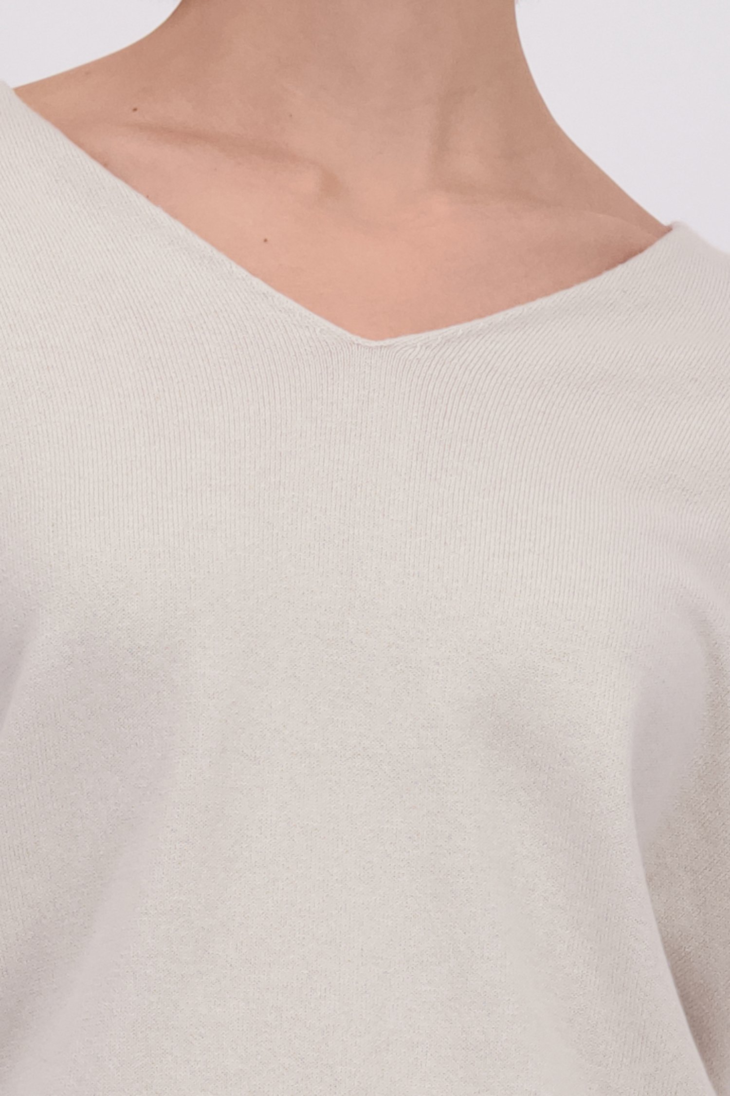 Détail de Pull gris clair à manches chauve-souris de D'Auvry pour Femmes