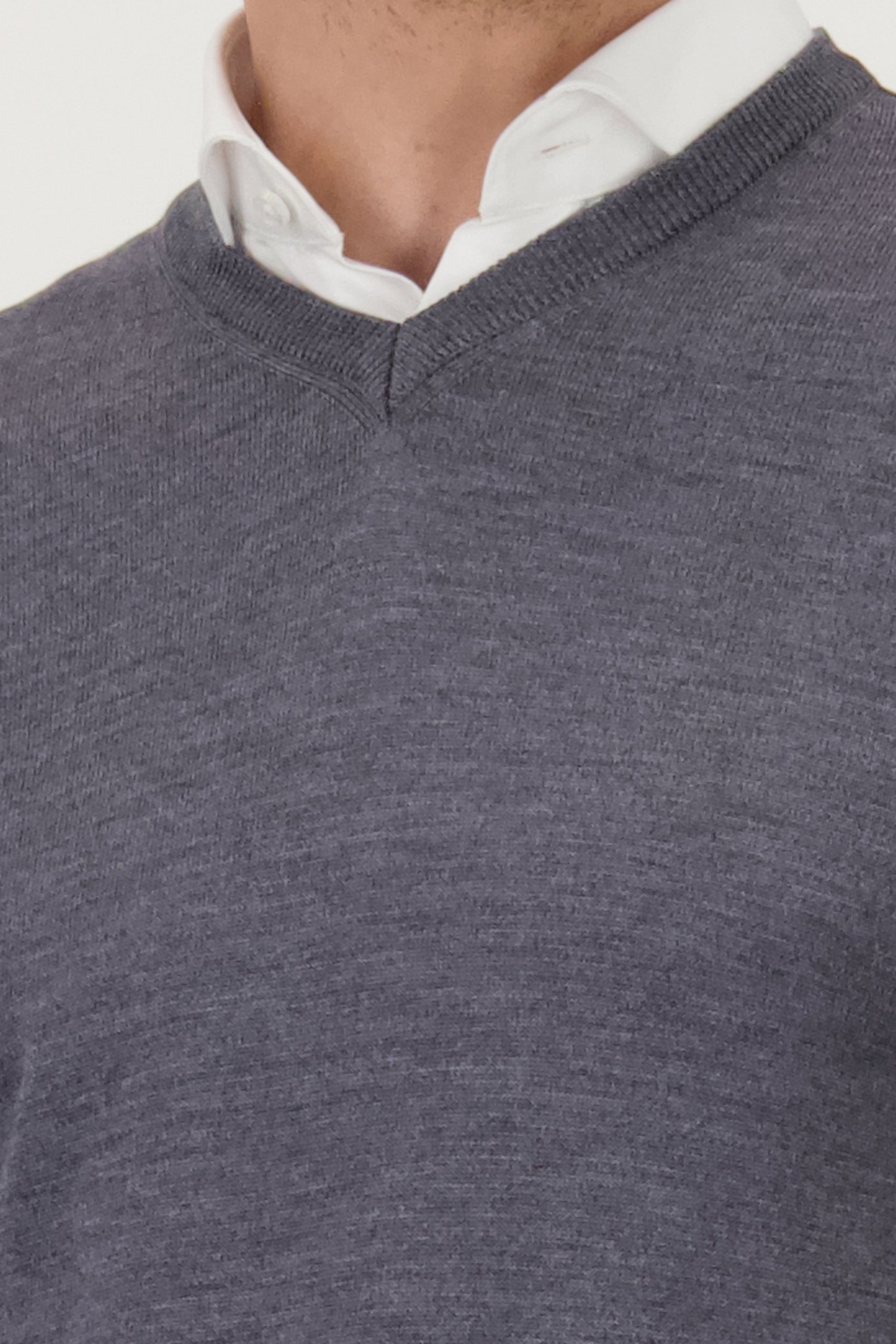 Détail de Pull gris clair avec col en V et laine de Dansaert Black Premium pour Hommes