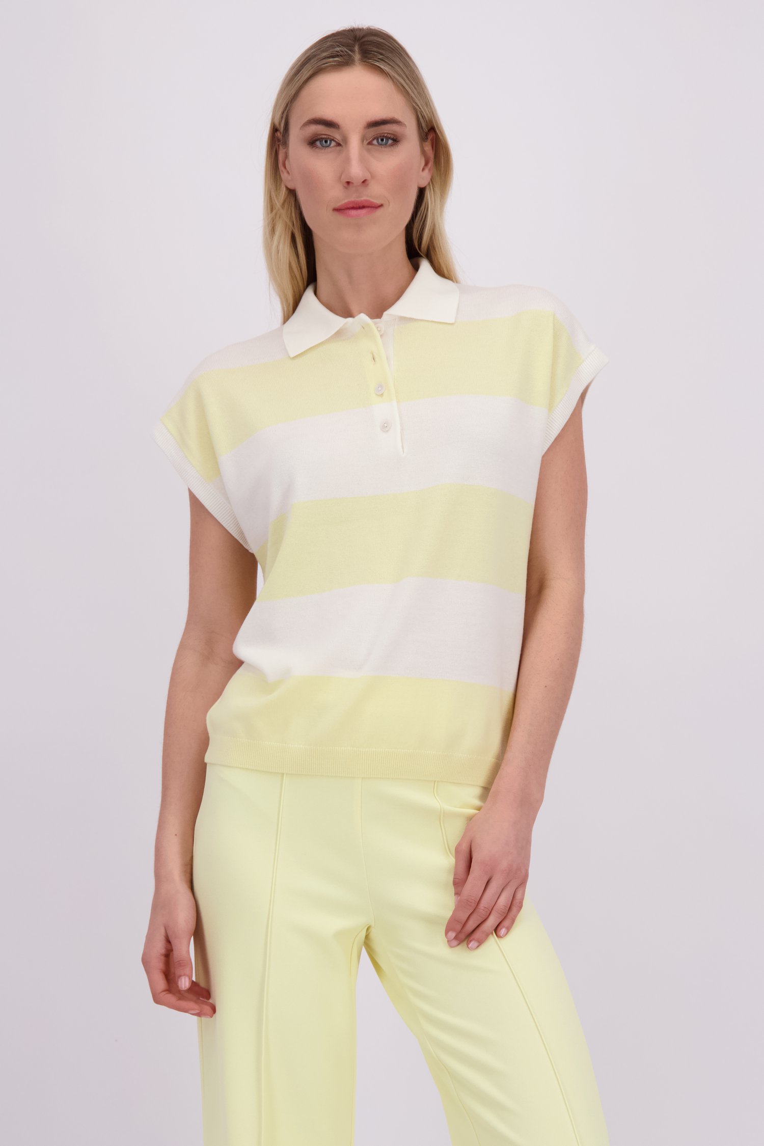 Le devant de Pull jaune-écru à rayures avec col polo de Liberty Island pour Femmes