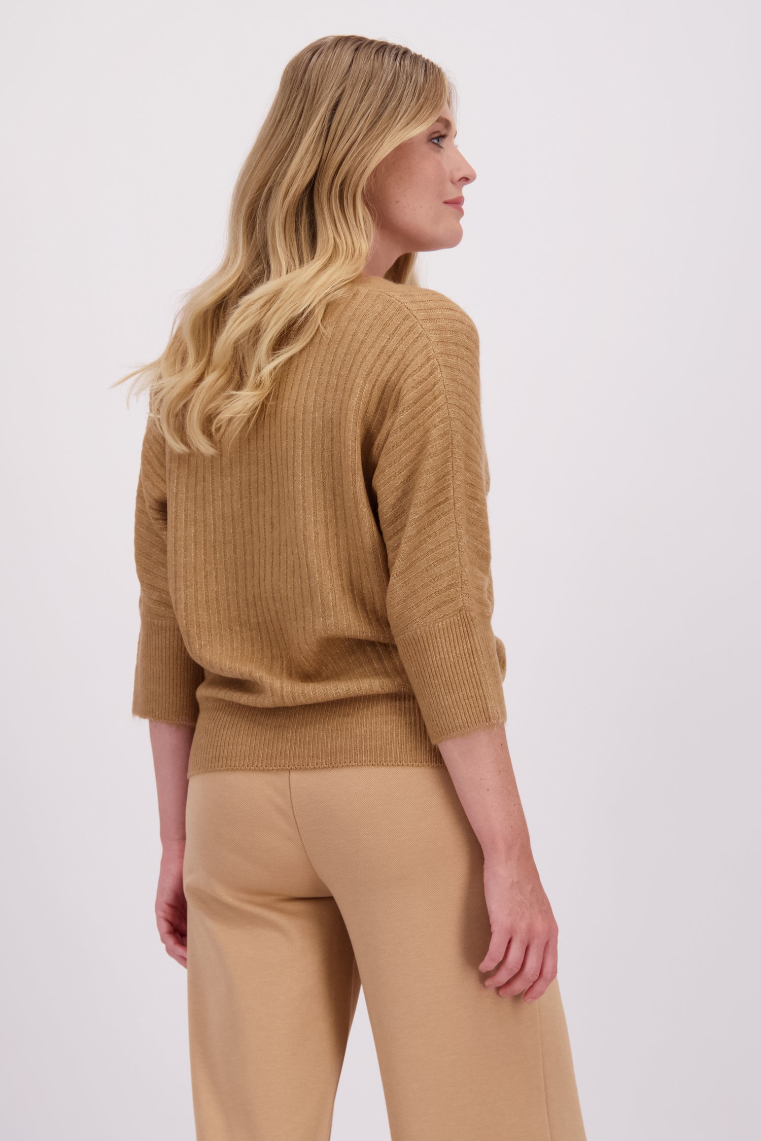 Le dos de Pull marron clair à manches trois-quarts de Libelle pour Femmes