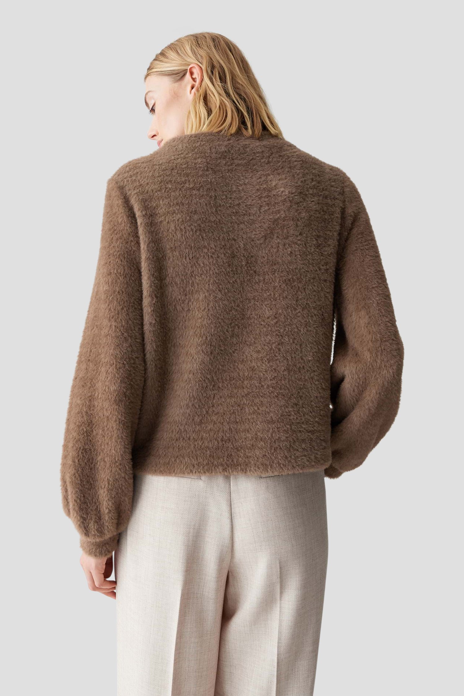 Le dos de Pull marron en tissu teddy de Opus pour Femmes