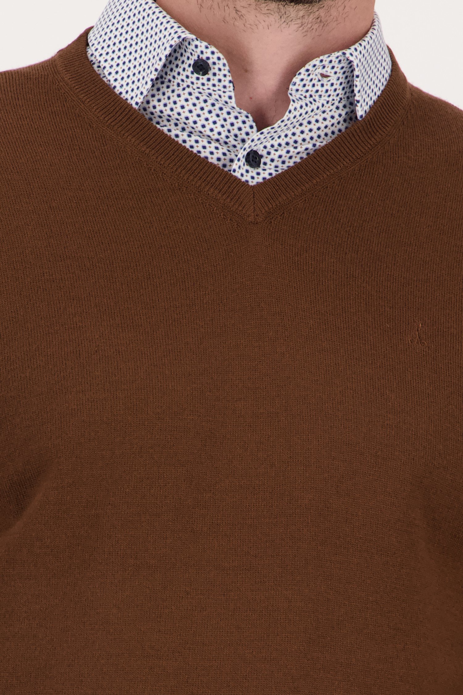 Pull marron fin avec col en V de Dansaert Black pour Hommes