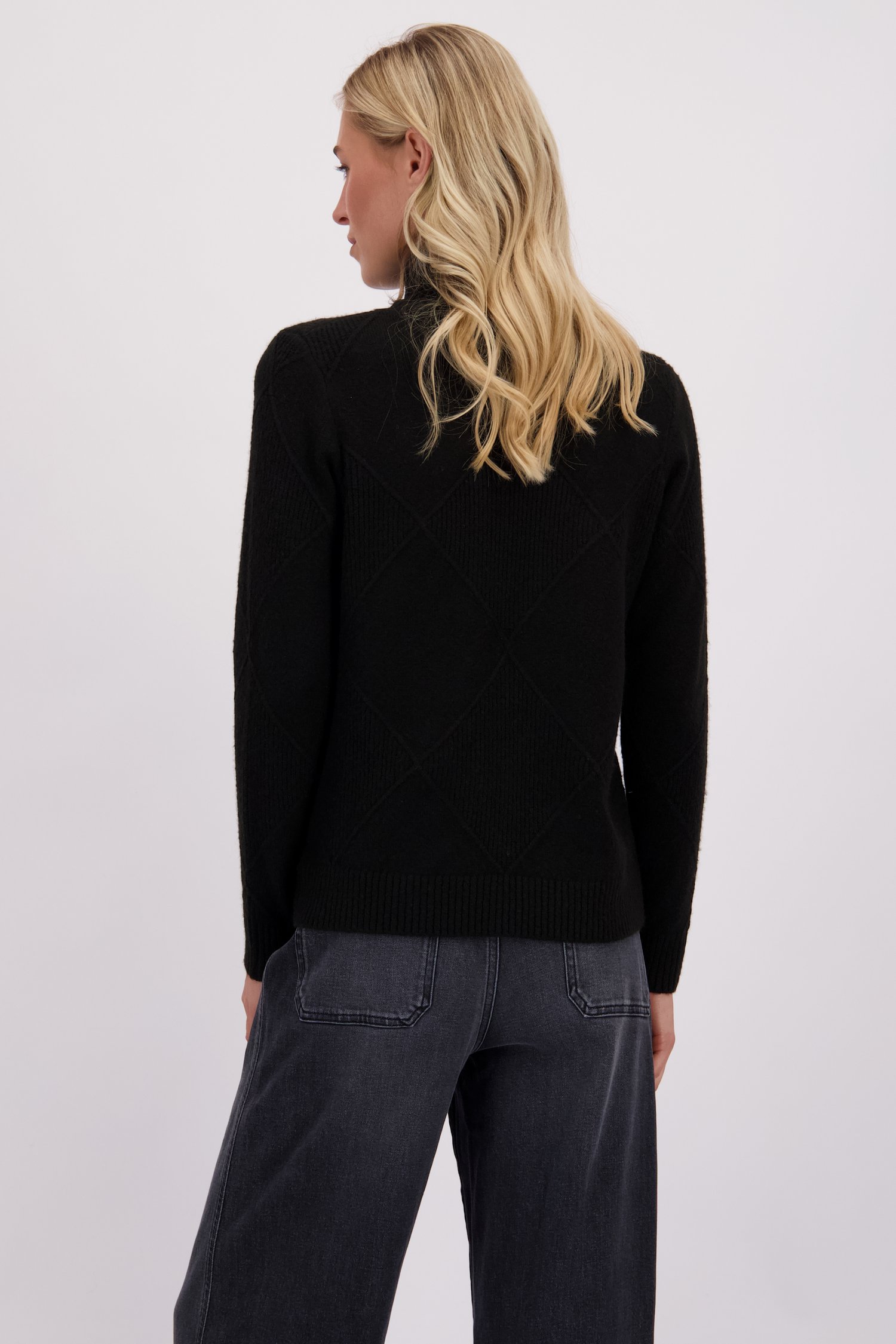 Le dos de Pull noir à col roulé de Liberty Island pour Femmes