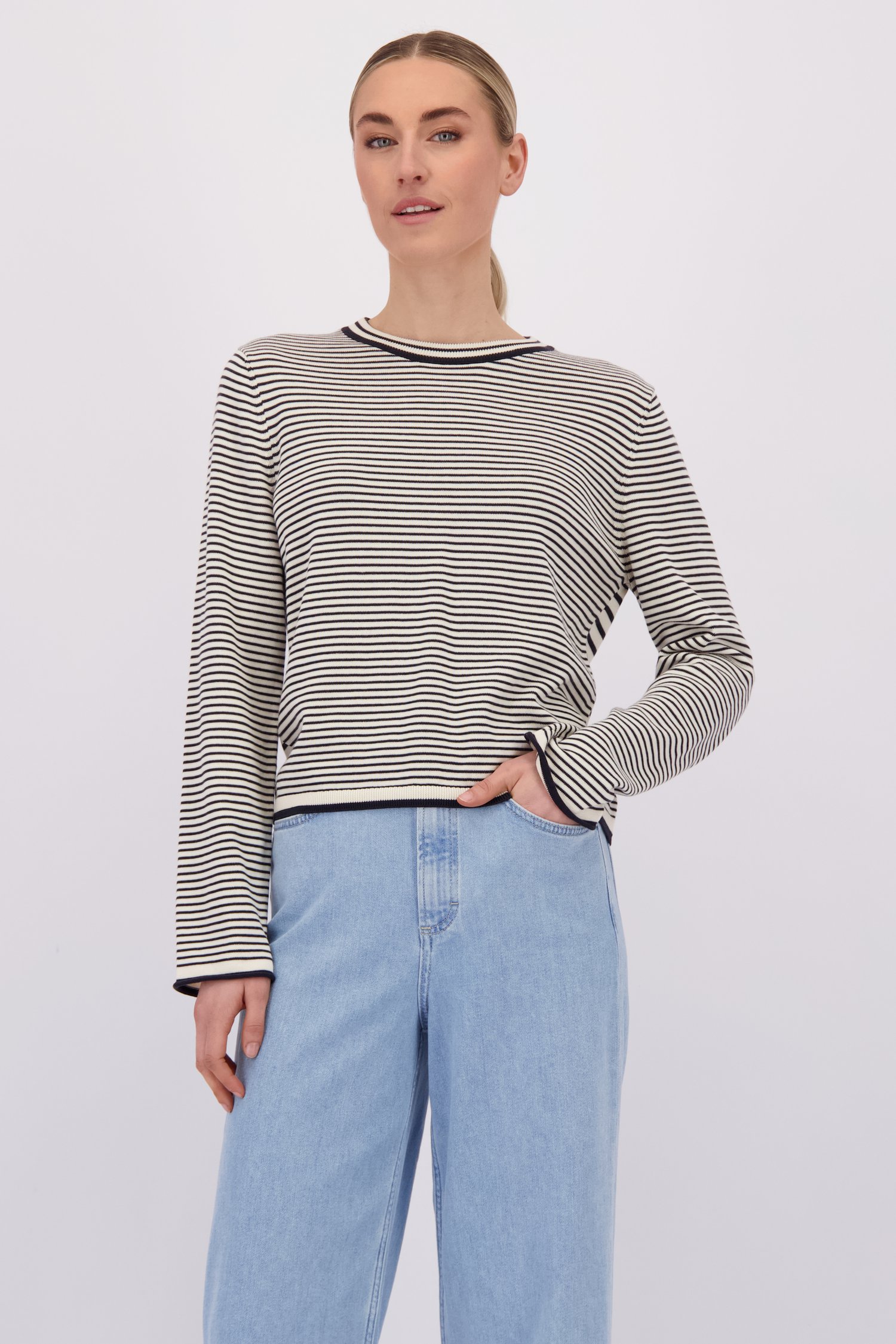 Le devant de Pull rayé bleu et blanc de Marc O'Polo pour Femmes