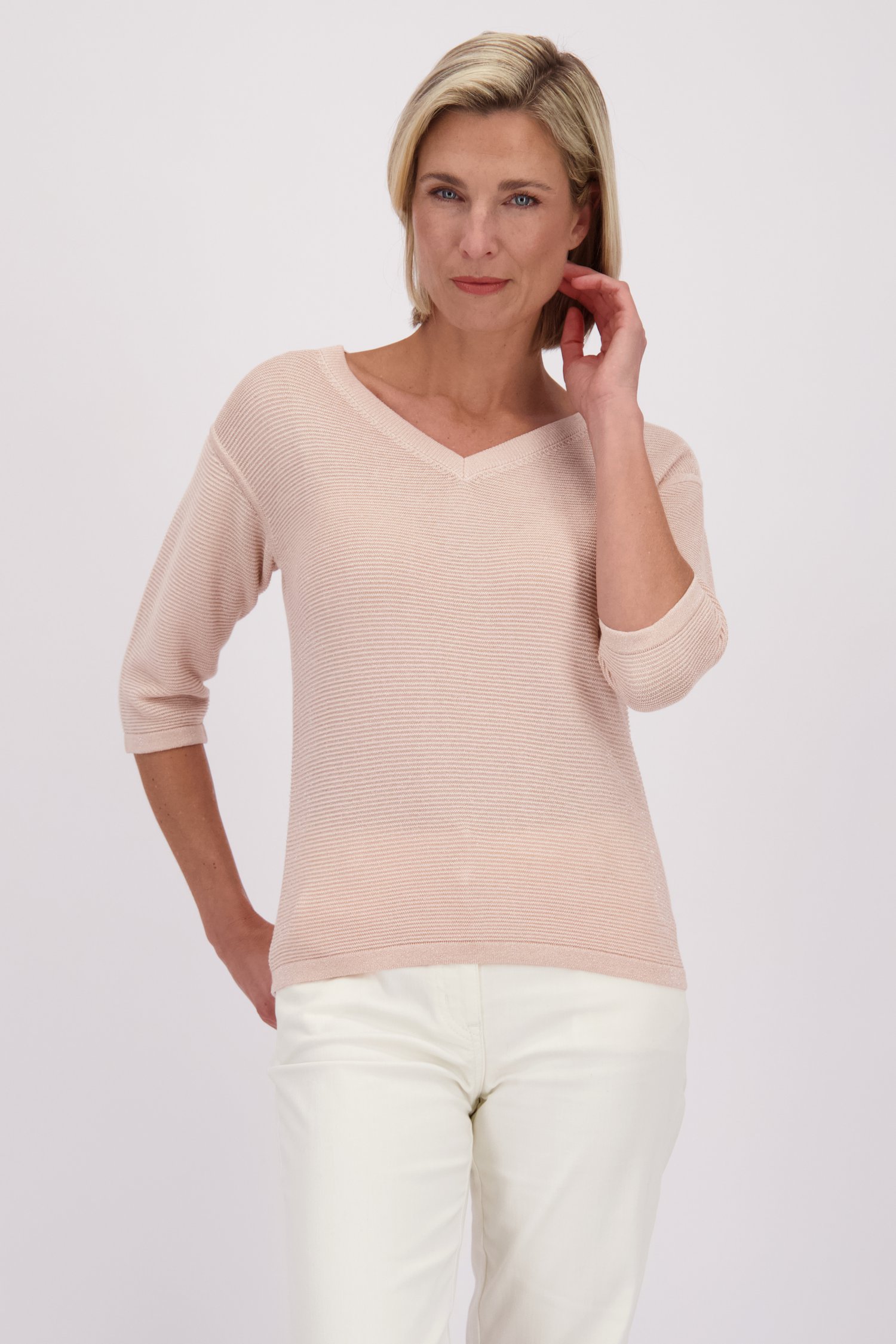 Le devant de Pull rose avec paillettes de Claude Arielle pour Femmes