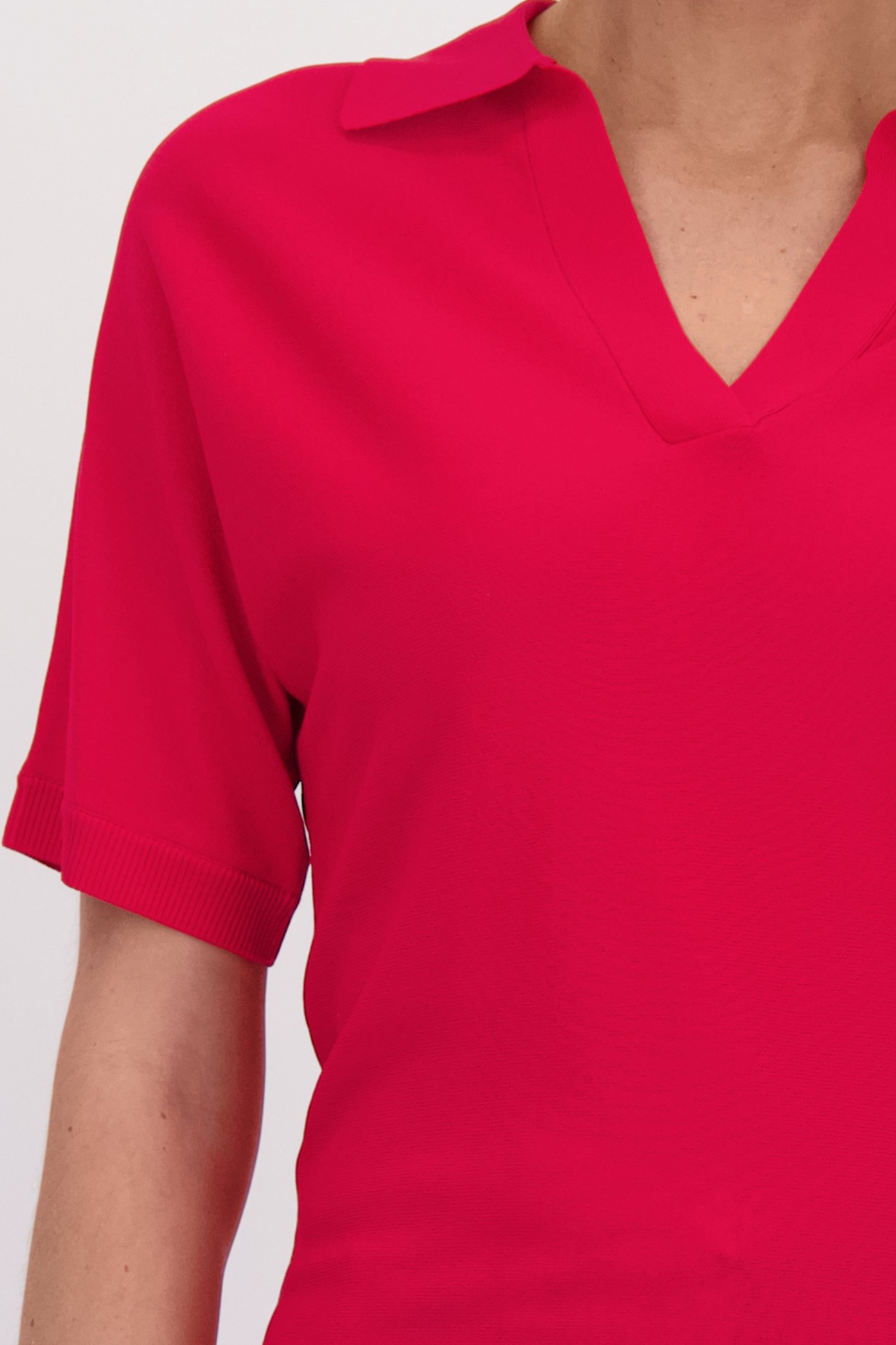 Détail de Pull rouge à manches courtes de Claude Arielle pour Femmes