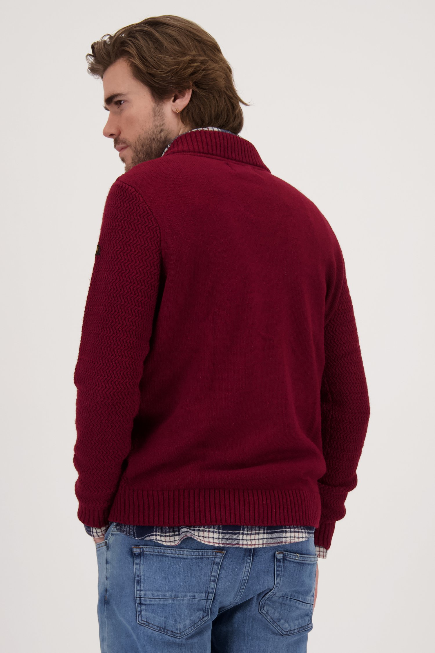 Pull rouge foncé avec motif tricoté fin	 de Ravøtt pour Hommes