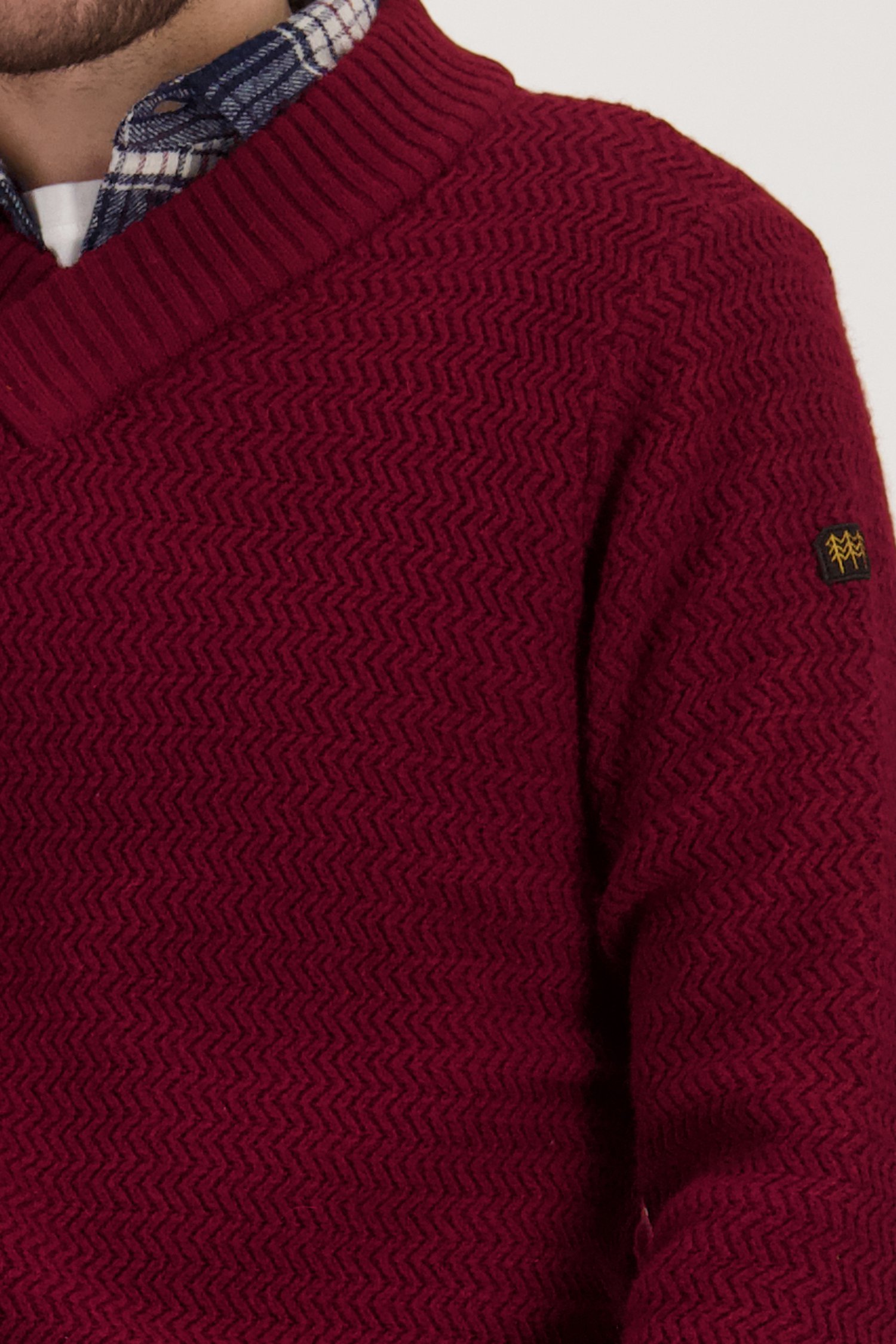 Pull rouge foncé avec motif tricoté fin	 de Ravøtt pour Hommes