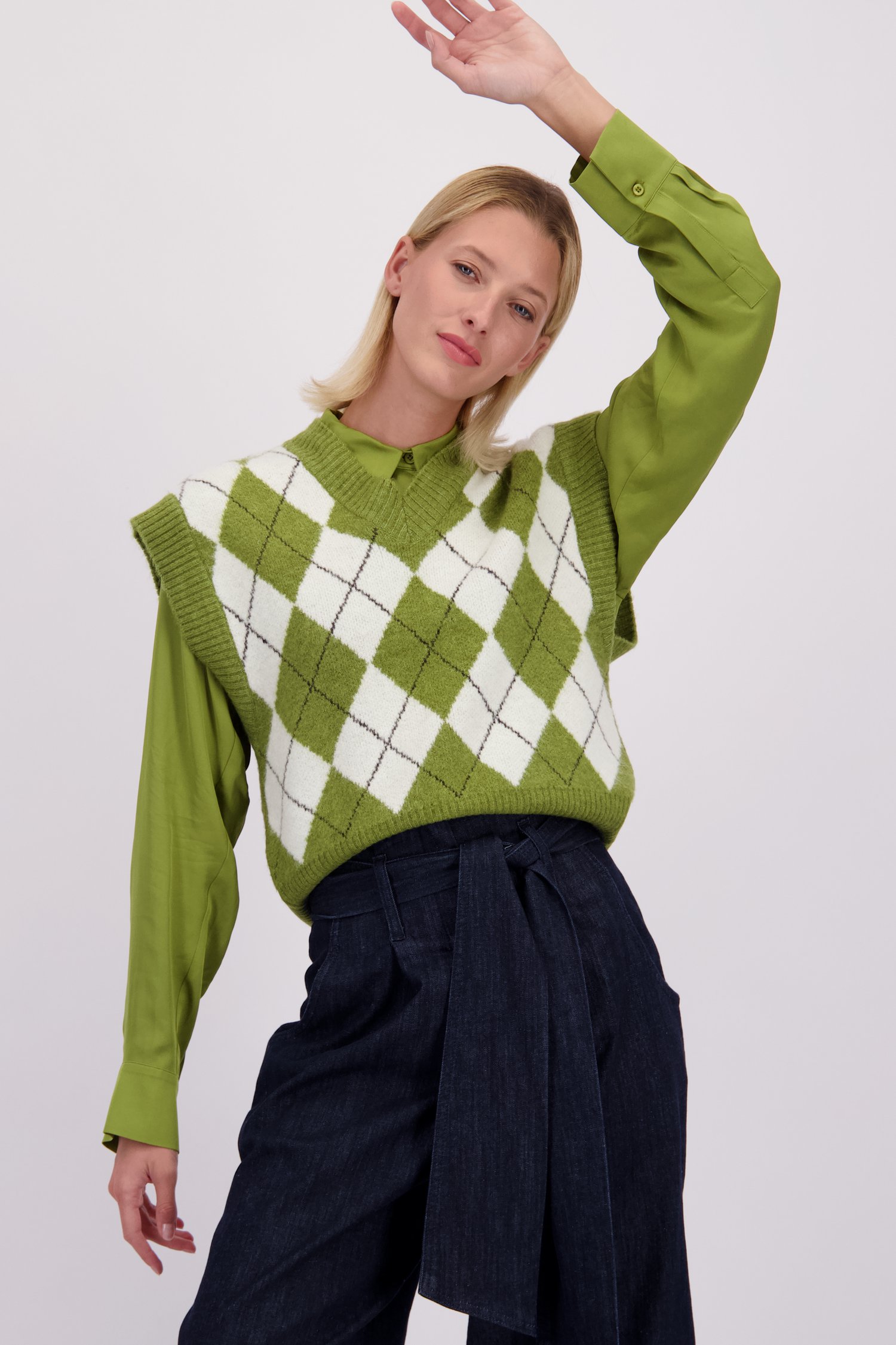 Le devant de Pull sans manches à carreaux verts de More & More pour Femmes