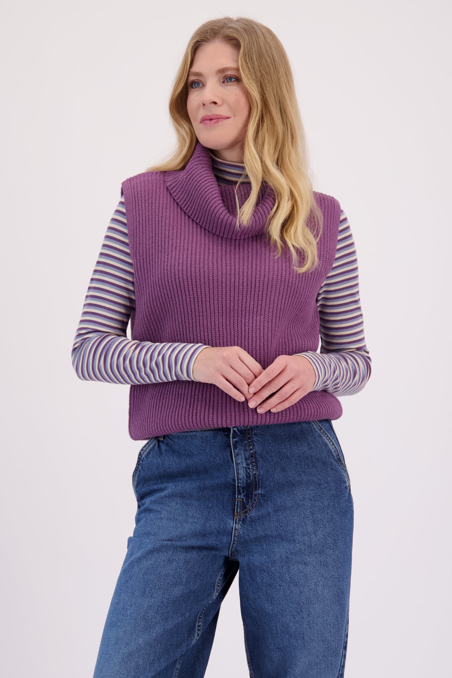 Le devant de Pull sans manches violet à col roulé de Libelle pour Femmes