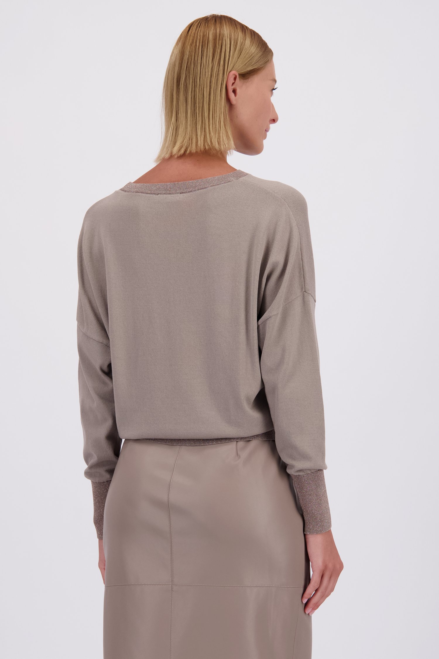 Le dos de Pull taupe avec bords pailletés de D'Auvry pour Femmes