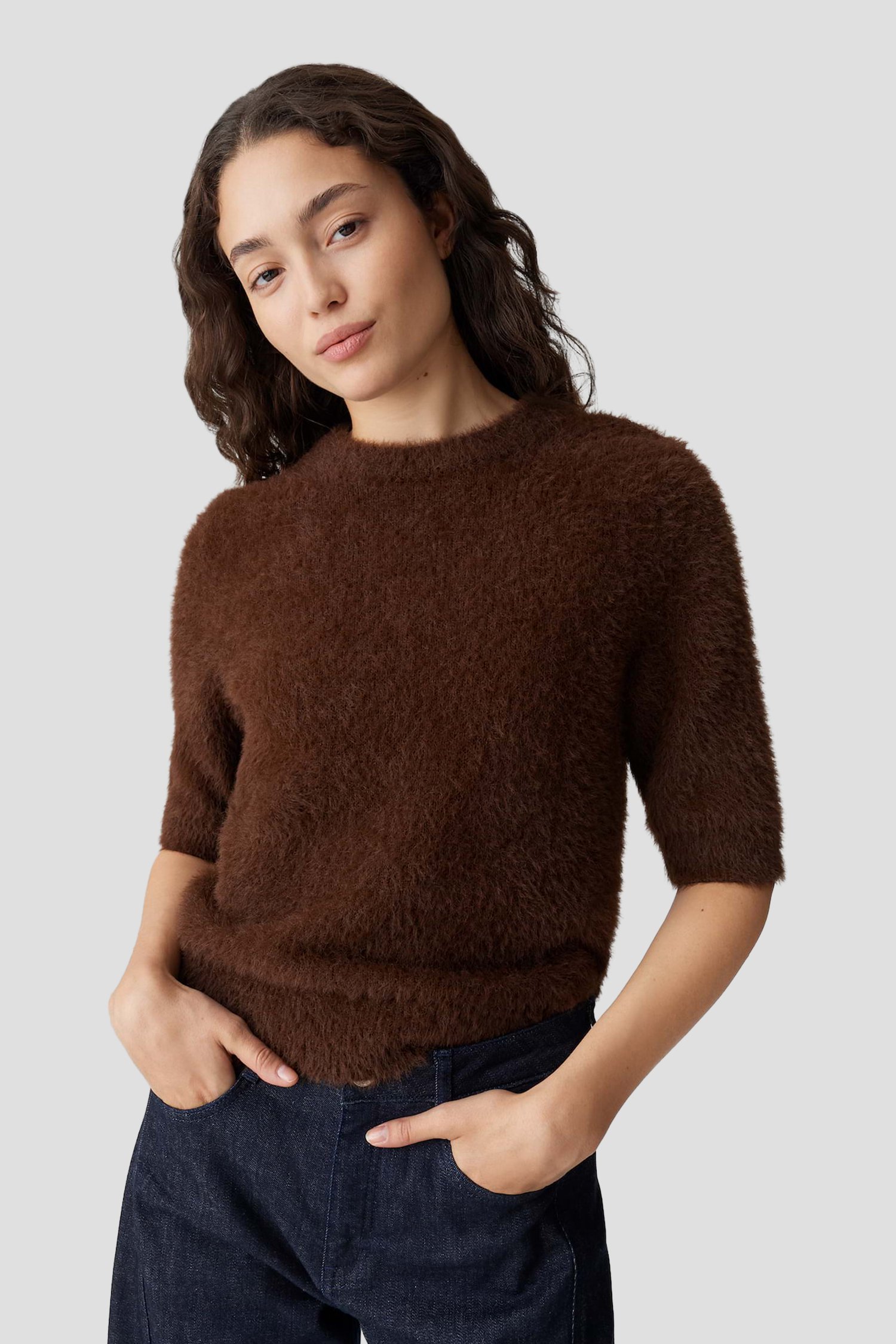 Le devant de Pull tricoté brun doux de Opus pour Femmes