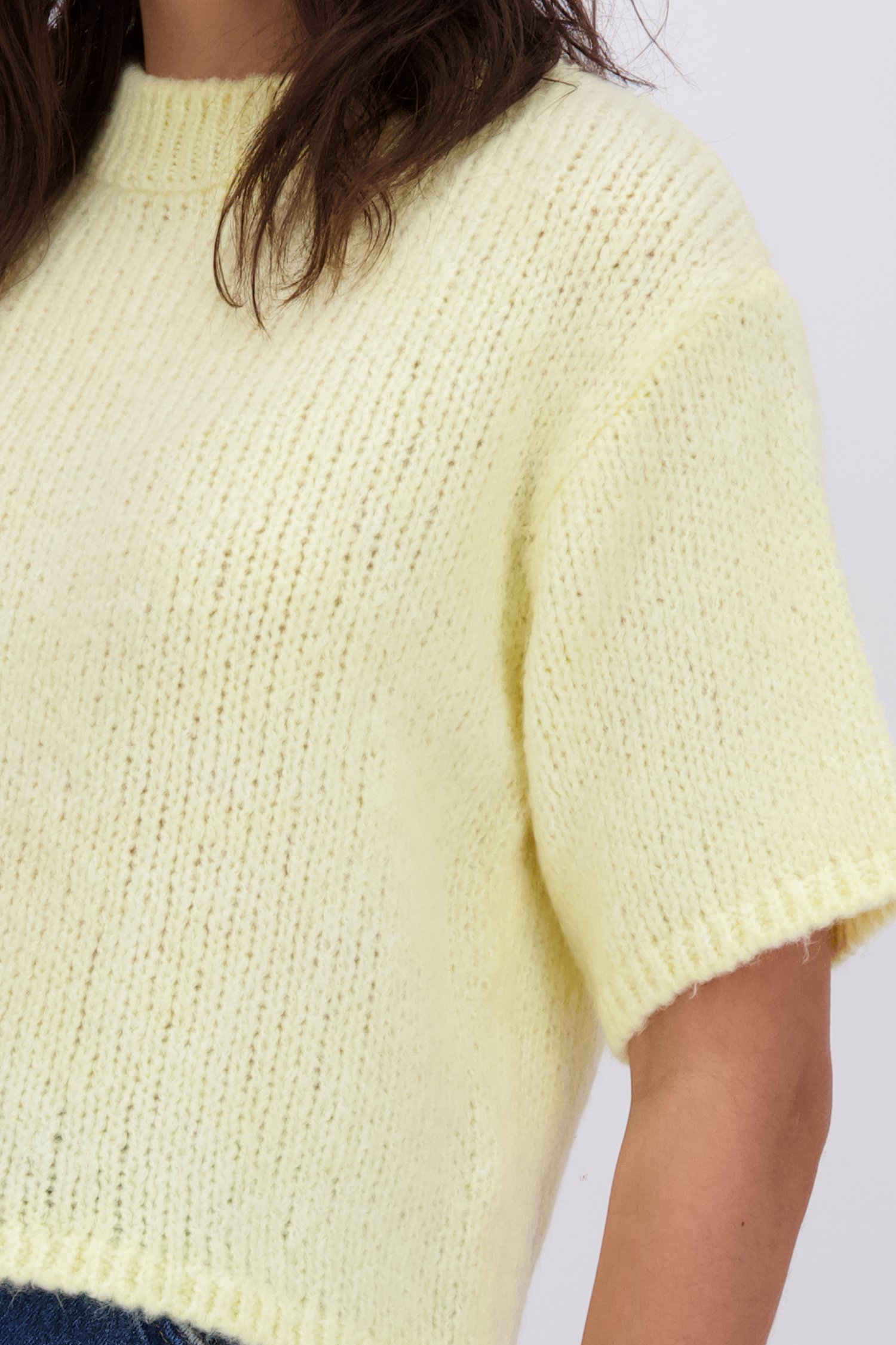 Détail de Pull tricoté jaune clair à manches courtes  de JDY pour Femmes
