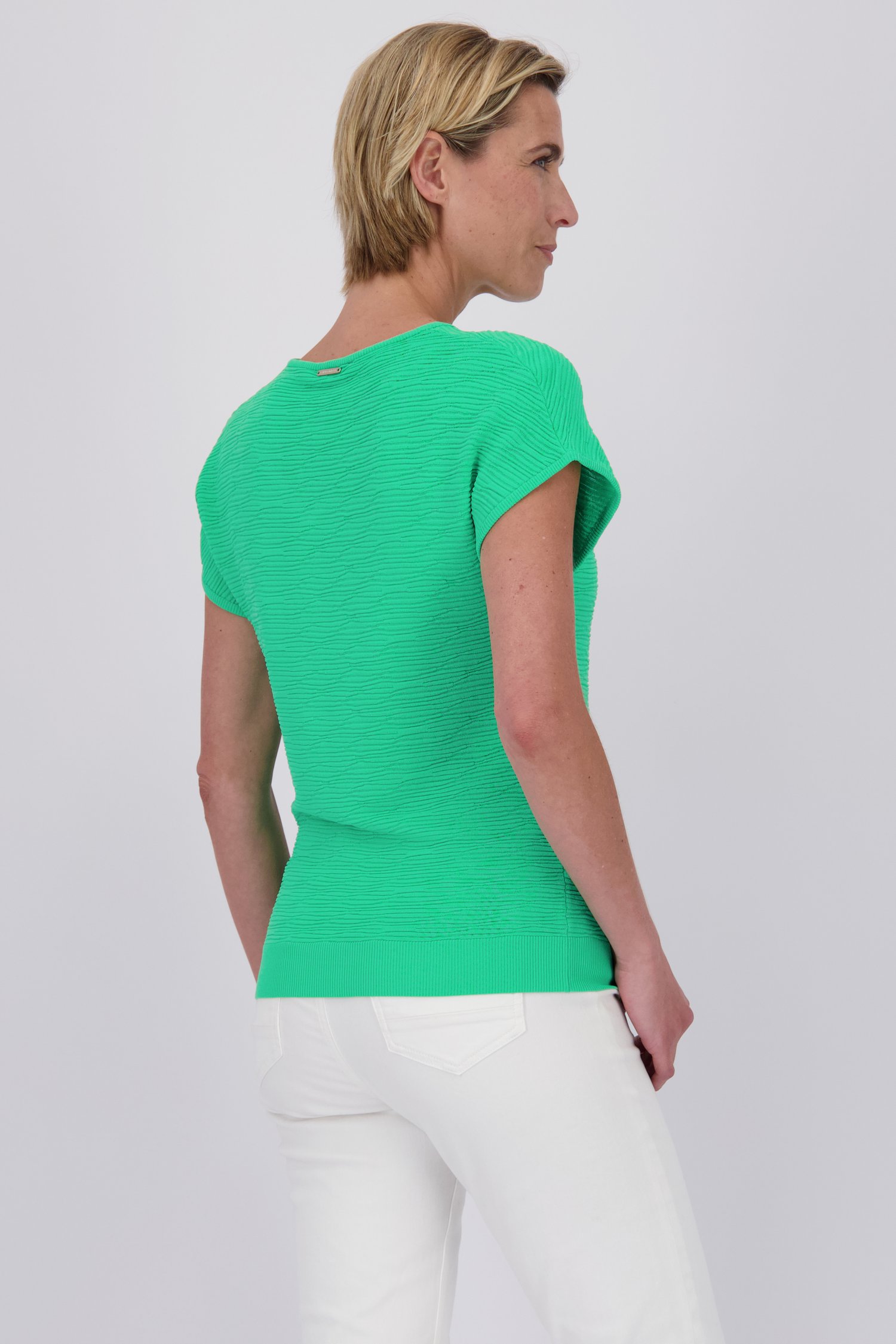 Pull vert avec structure ondulée de Claude Arielle pour Femmes