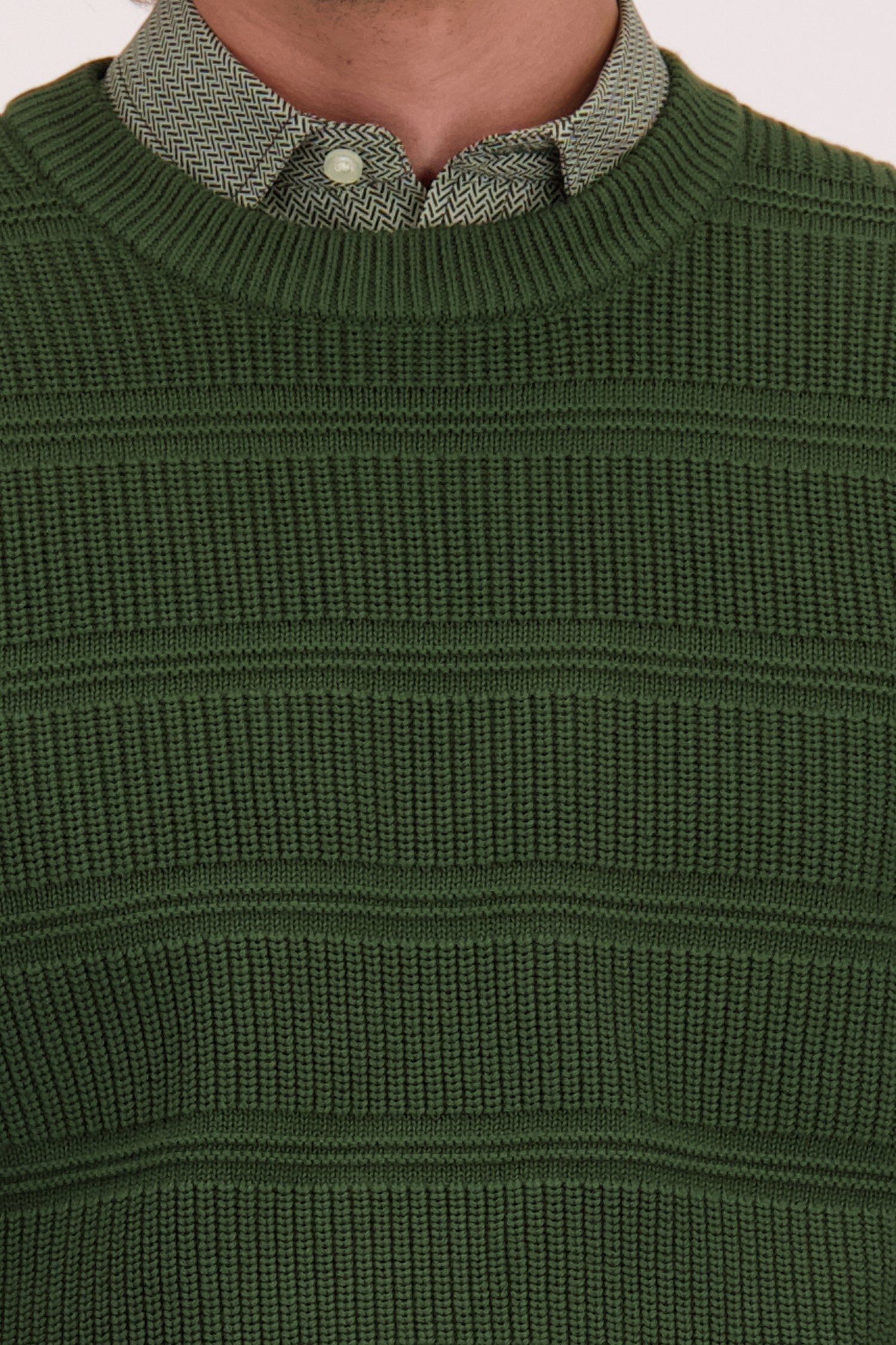 Détail de Pull vert foncé à rayures tricotées de Ravøtt pour Hommes