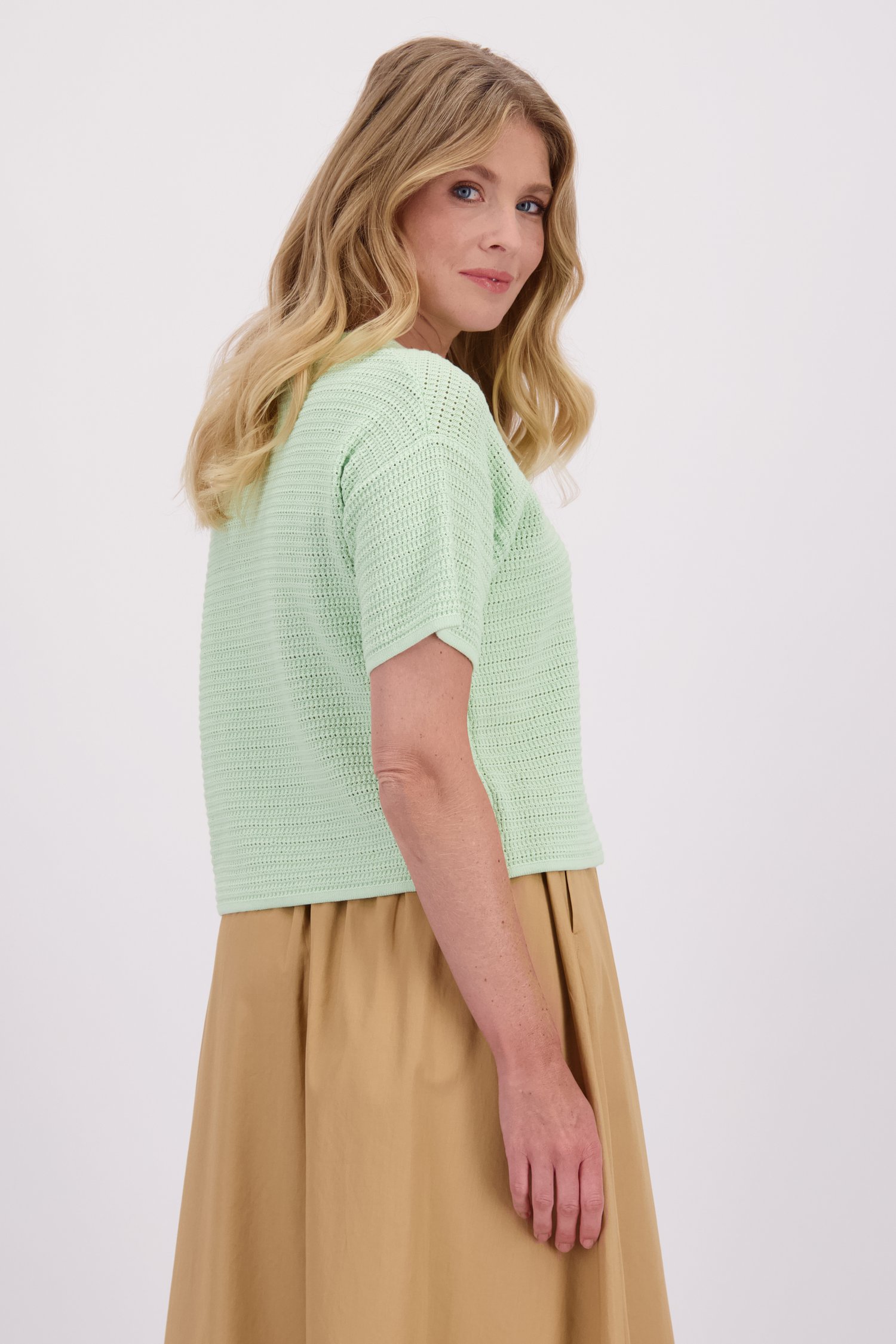 Le dos de Pull vert menthe au crochet de Libelle pour Femmes
