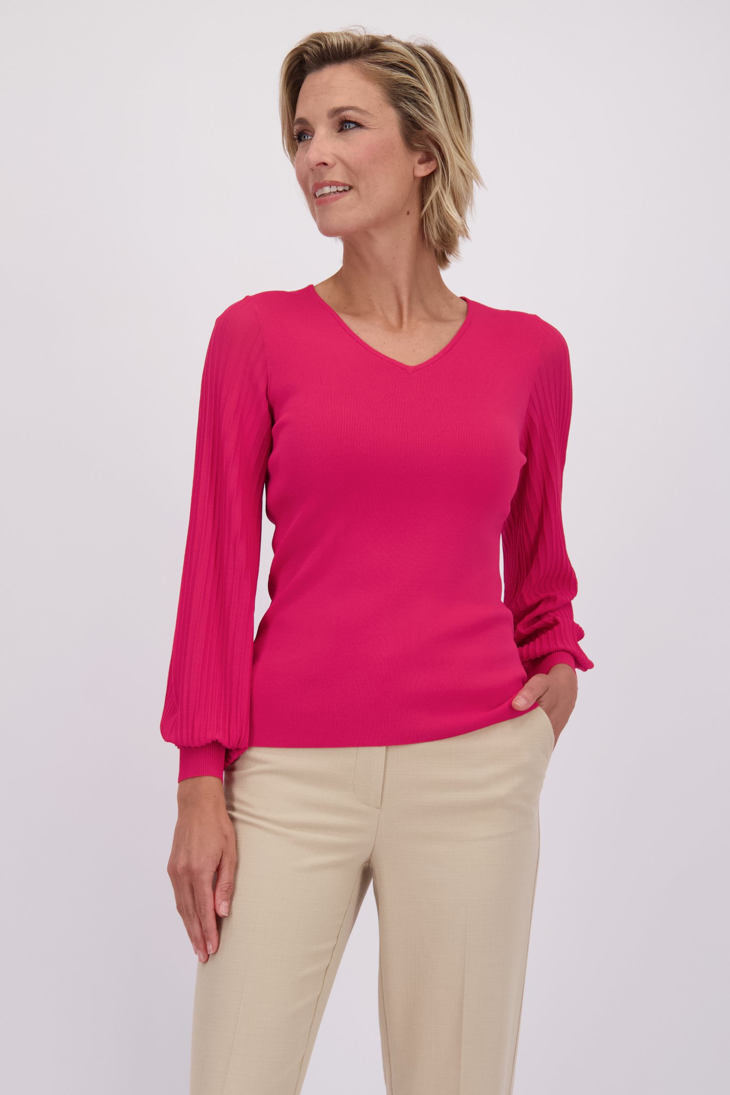 Le devant de Pull violet-rose à manches longues bouffantes de Claude Arielle pour Femmes