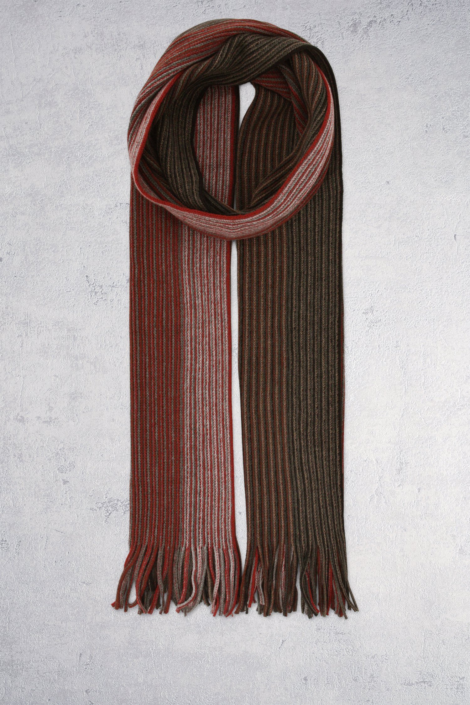 Voorkant van Ribgebreide sjaal in bordeaux en grijs	 door Michaelis voor Heren