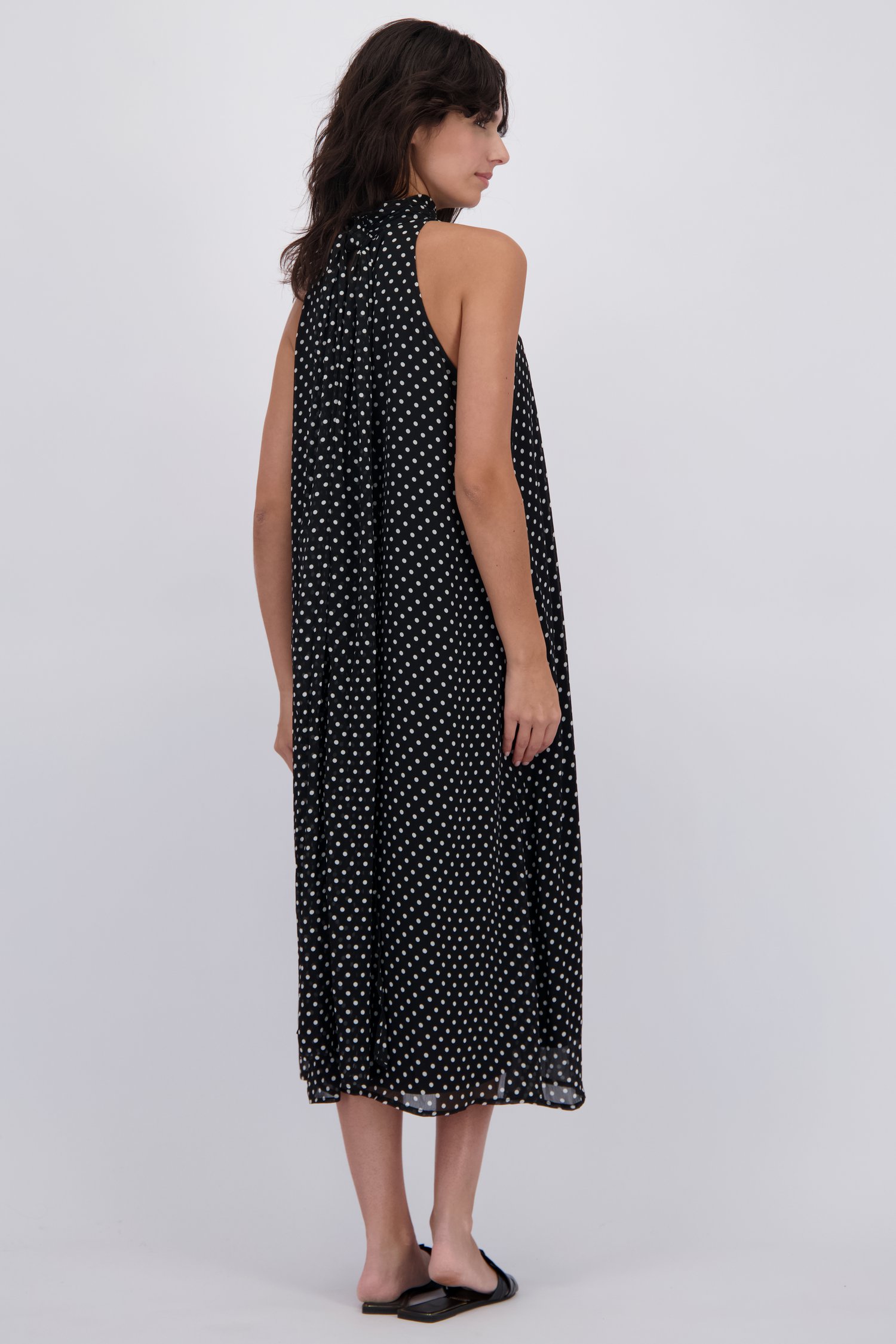 Le dos de Robe longue noire à pois de JDY pour Femmes