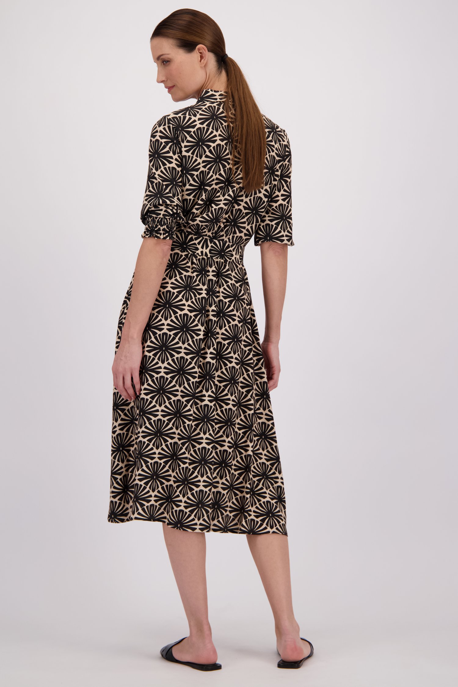 Robe midi beige avec imprimé floral noir de More & More pour Femmes