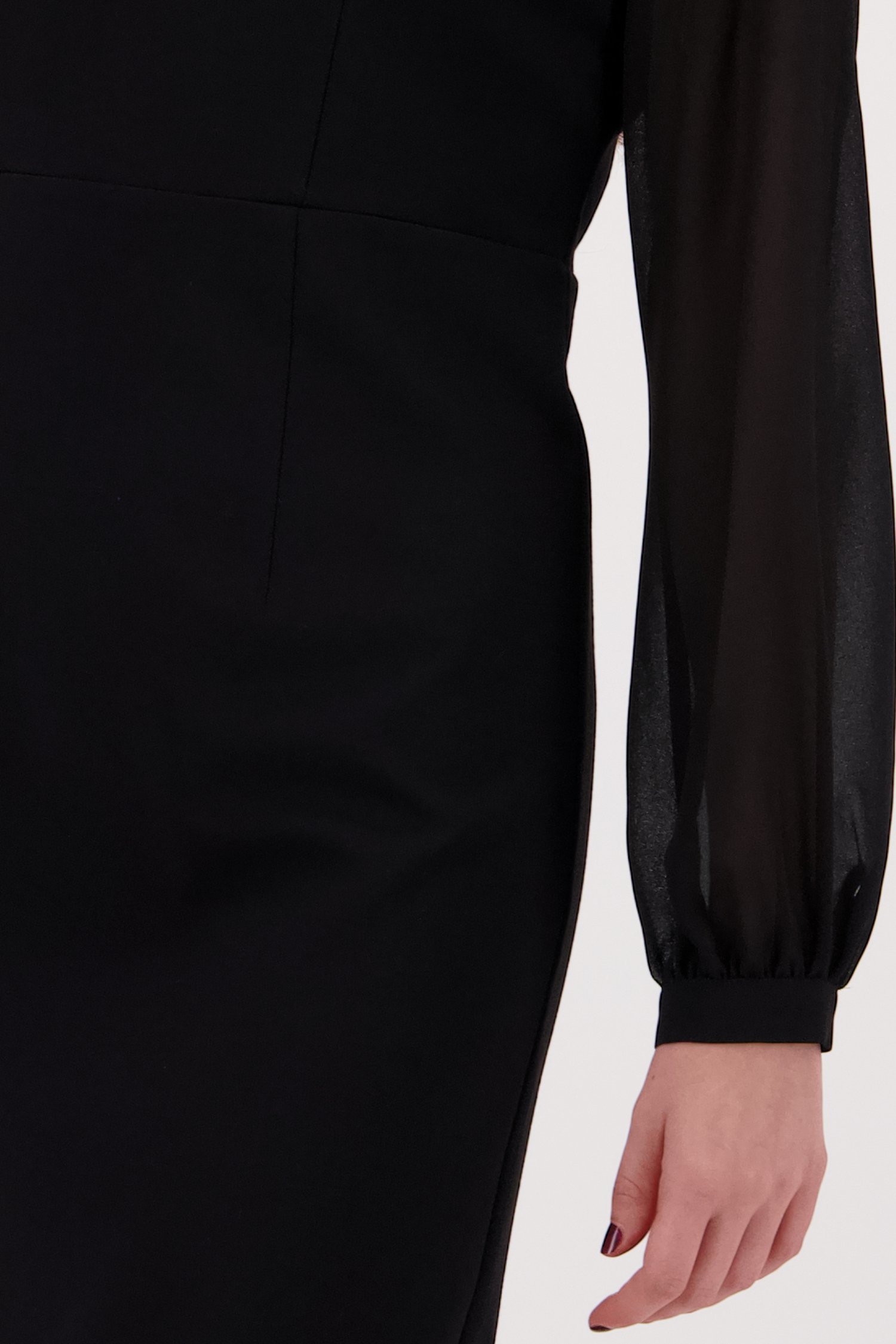 Robe noire avec col en V  de D'Auvry pour Femmes