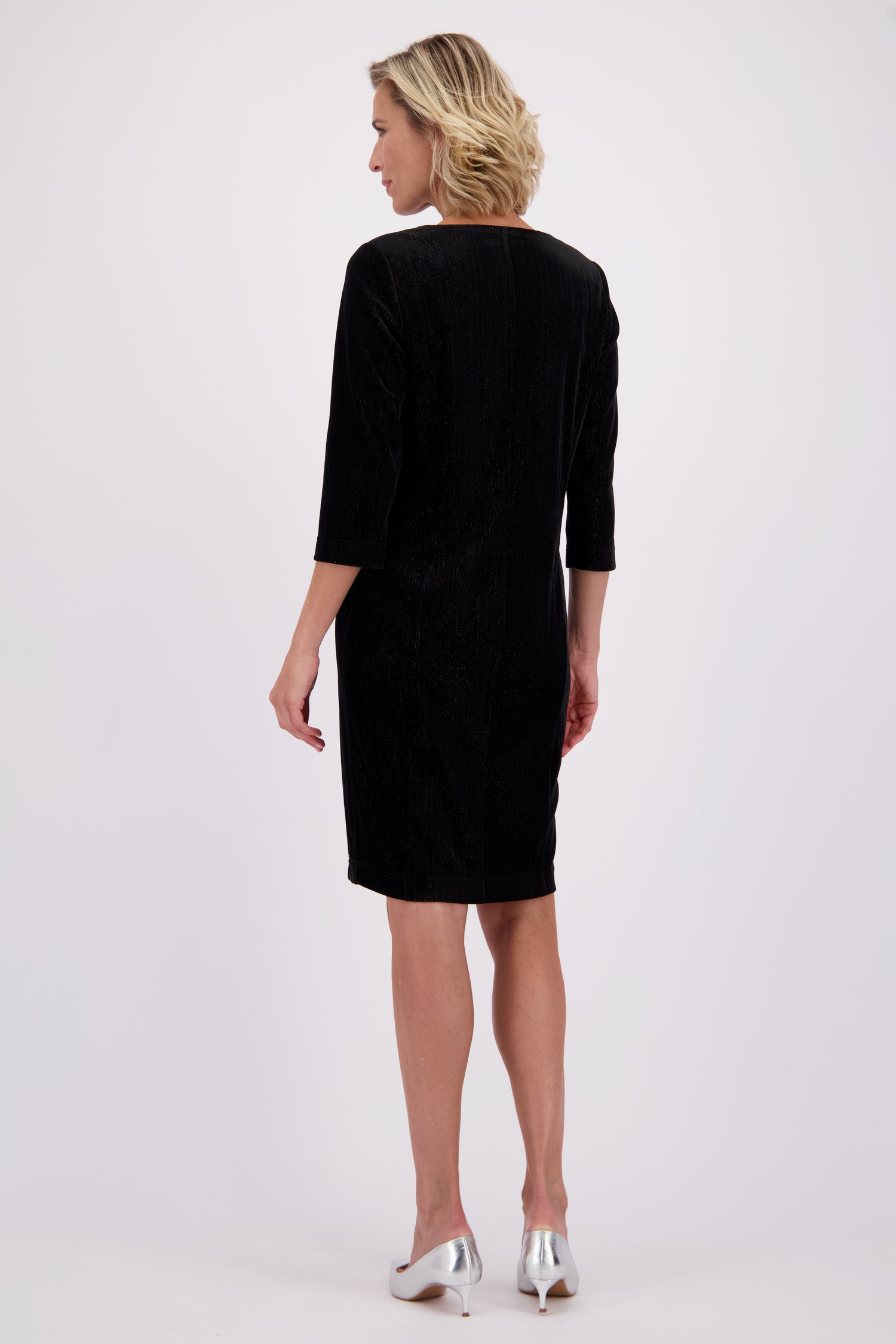 Le dos de Robe noire pailletée de Claude Arielle pour Femmes