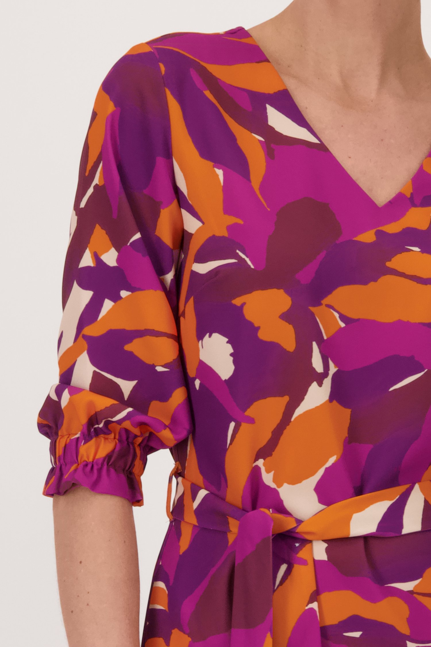Robe violette-orange avec ruban à la taille de Claude Arielle pour Femmes