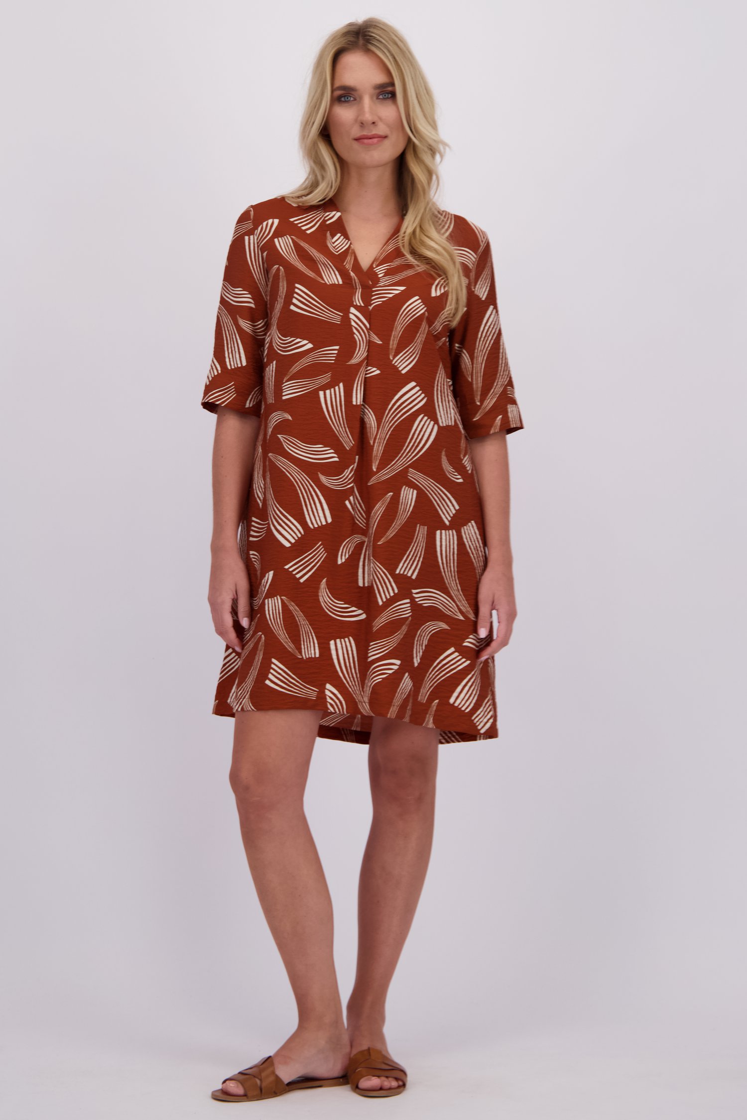 Voorkant van Roestbruin kleedje met zijdelook door Liberty Loving nature voor Dames