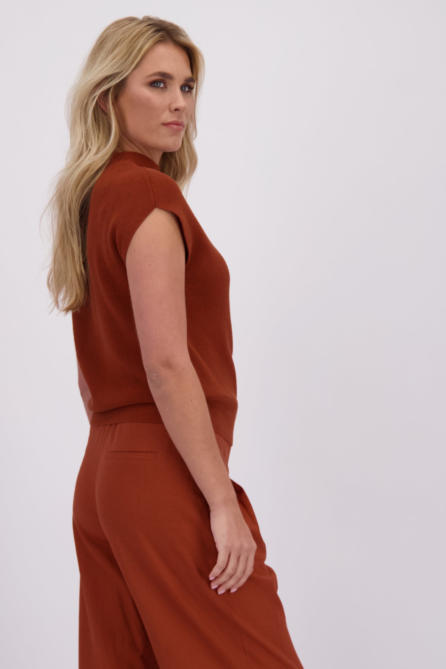 Achterkant van Roestbruine trui zonder mouwen door Liberty Loving nature voor Dames