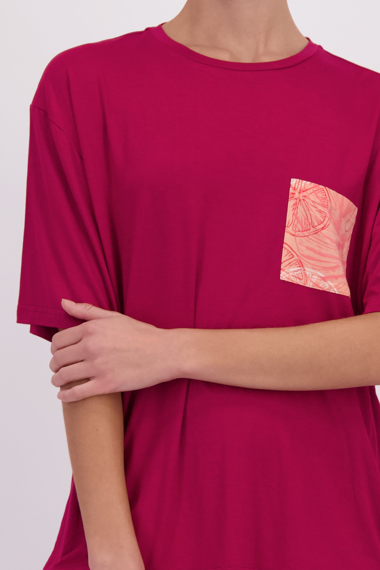 Detail van Rood-roze pyjamaset met balderprint door Liberty Island voor Dames