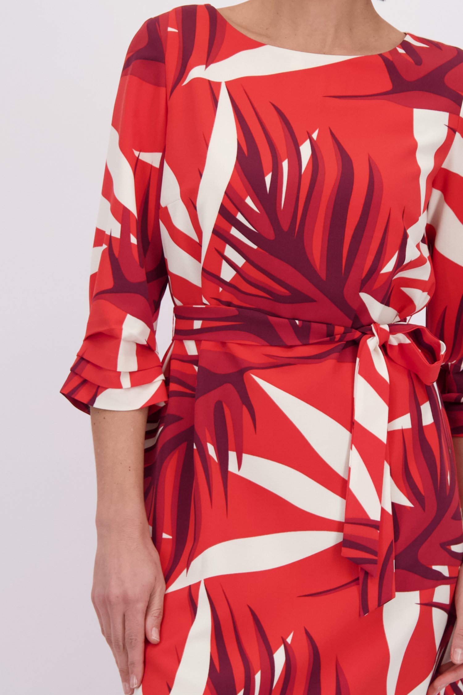 Detail van Rood-wit kleedje met bladermotief door Claude Arielle voor Dames
