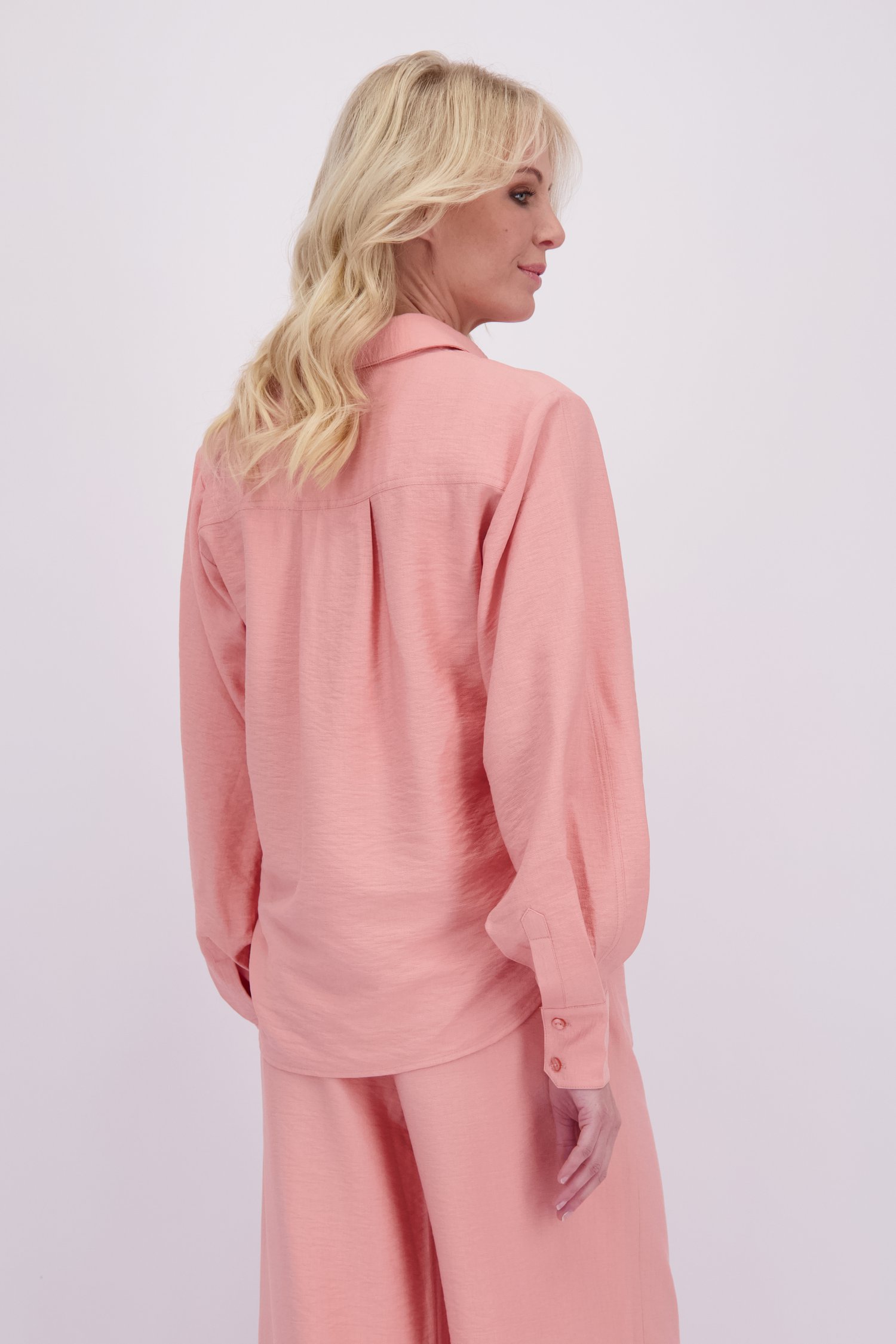 Achterkant van Roze blouse met lange mouwen door AC by Annelien Coorevits voor Dames