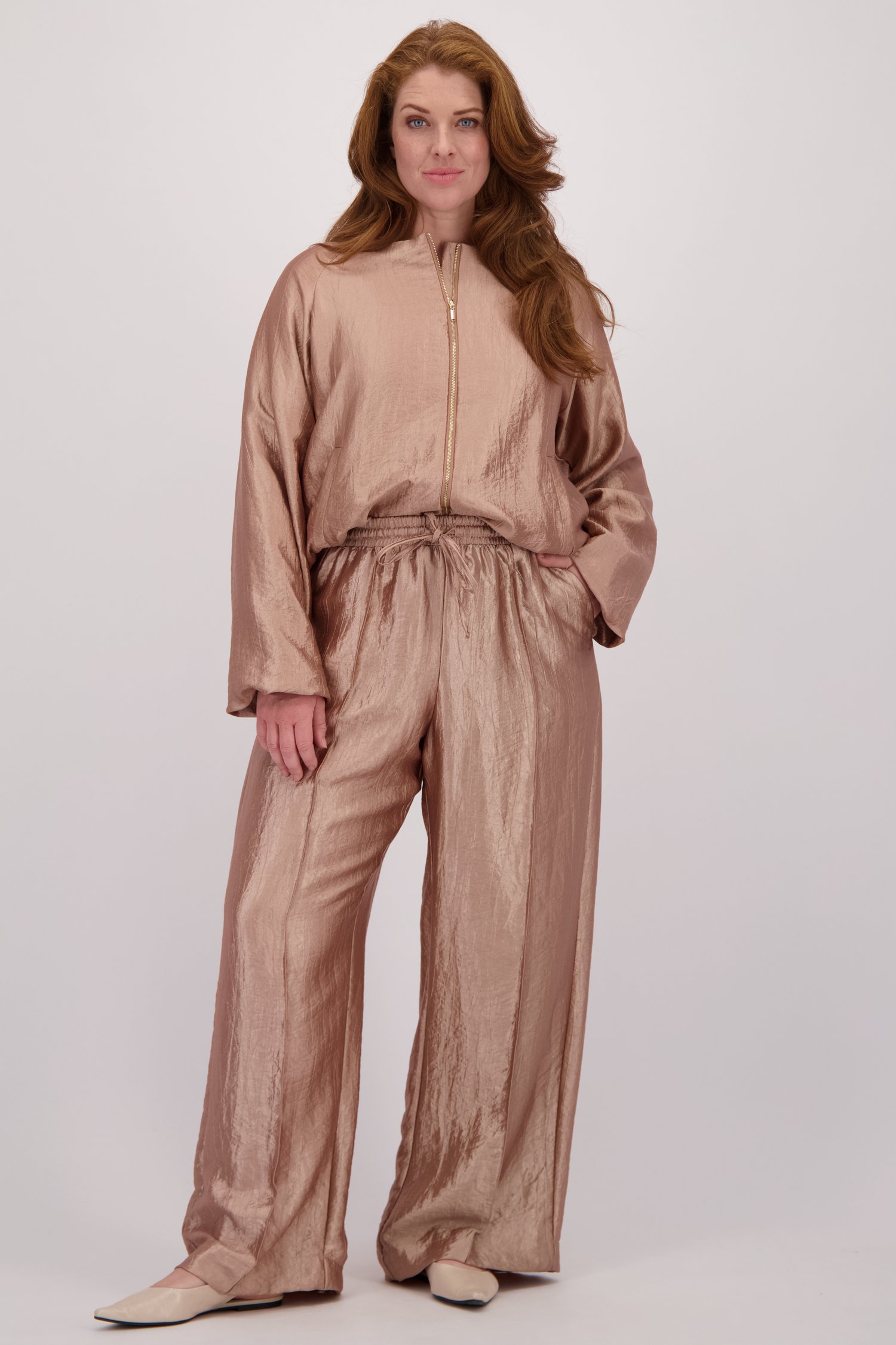 Voorkant van Roze glanzende broek met wijde pijpen door Yest Curve voor Dames