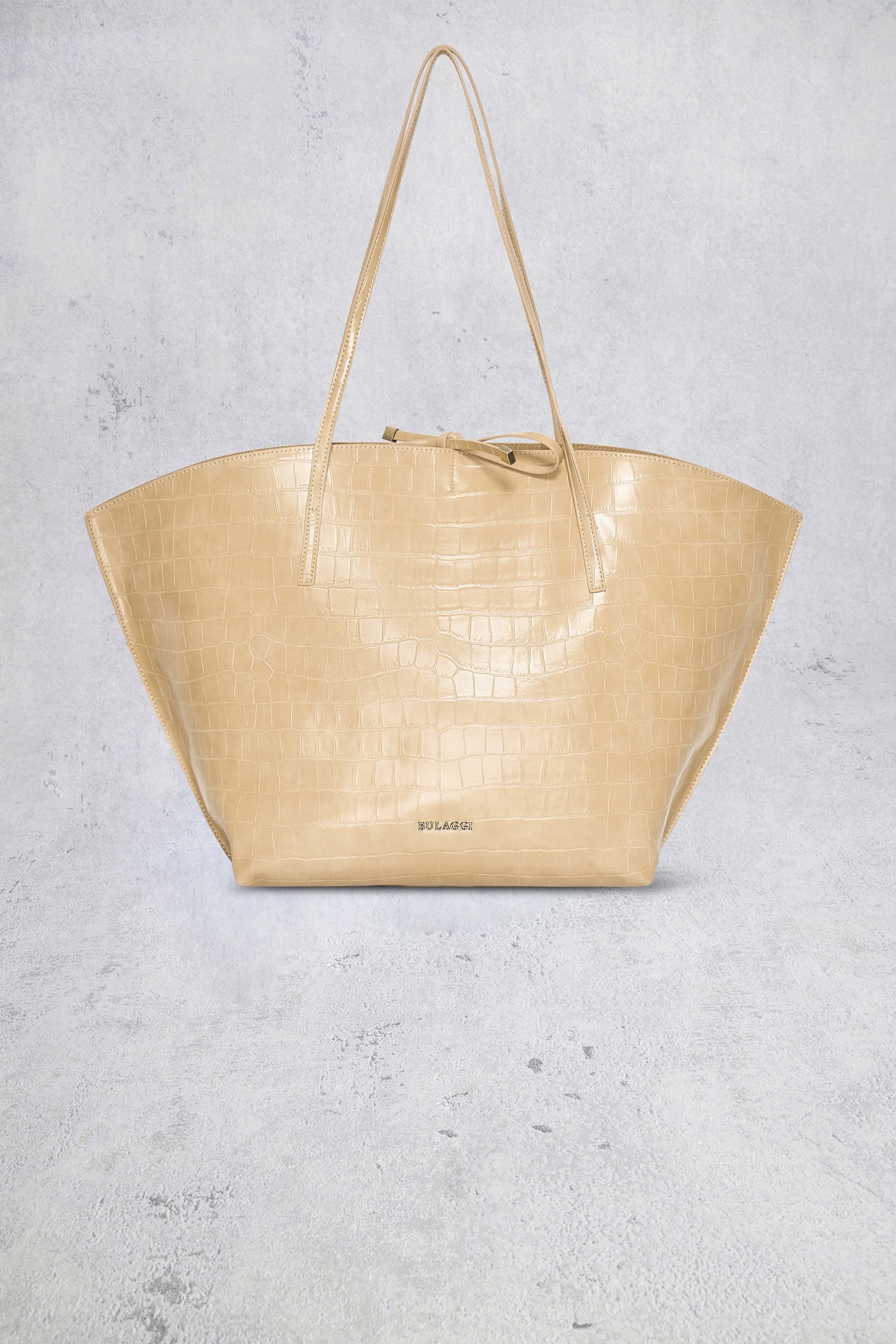 Le devant de Sac à bandoulière beige à structure crocodile de Bulaggi pour Femmes