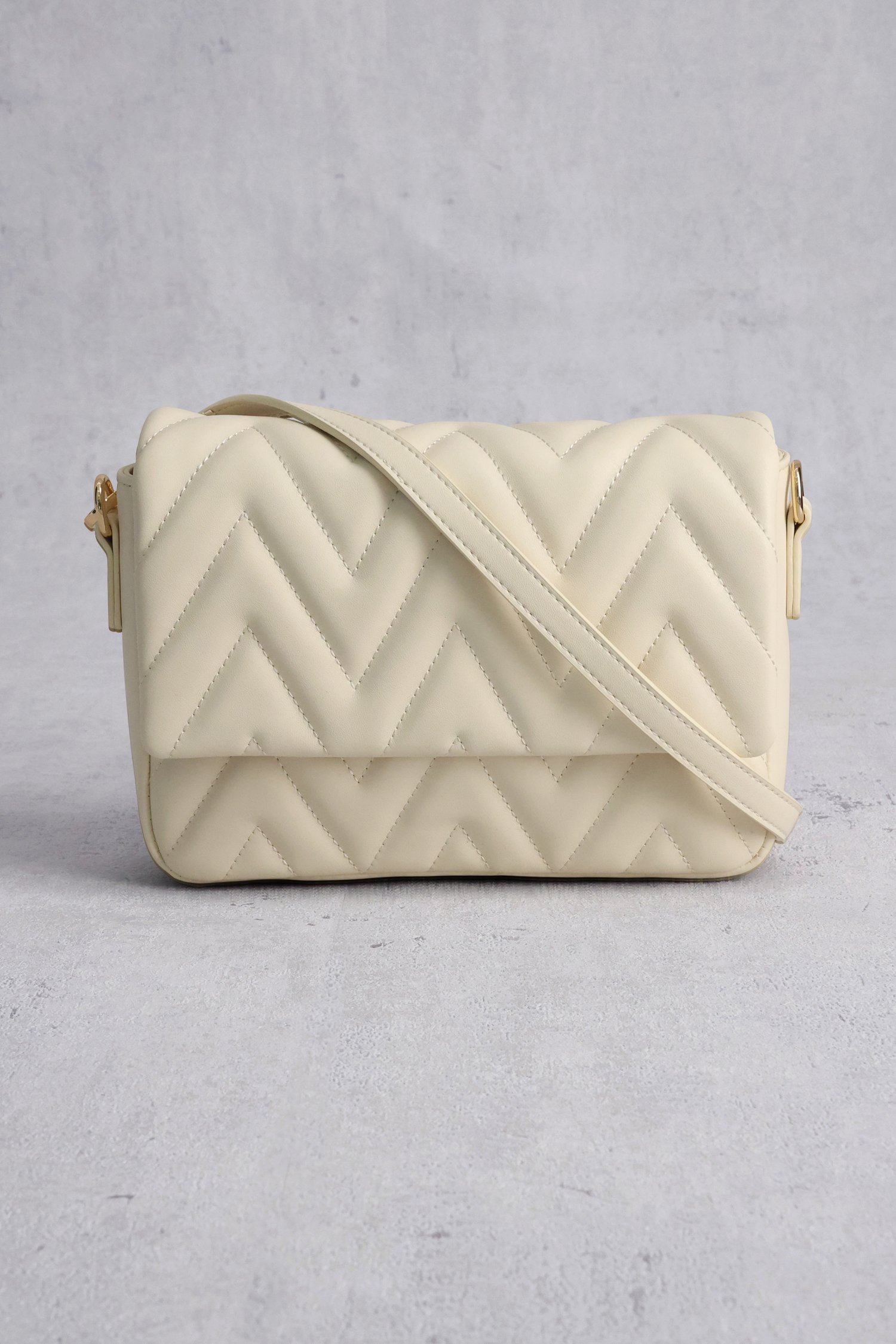 Sac à bandoulière ecru avec motif matelassé de Liberty Island pour Femmes