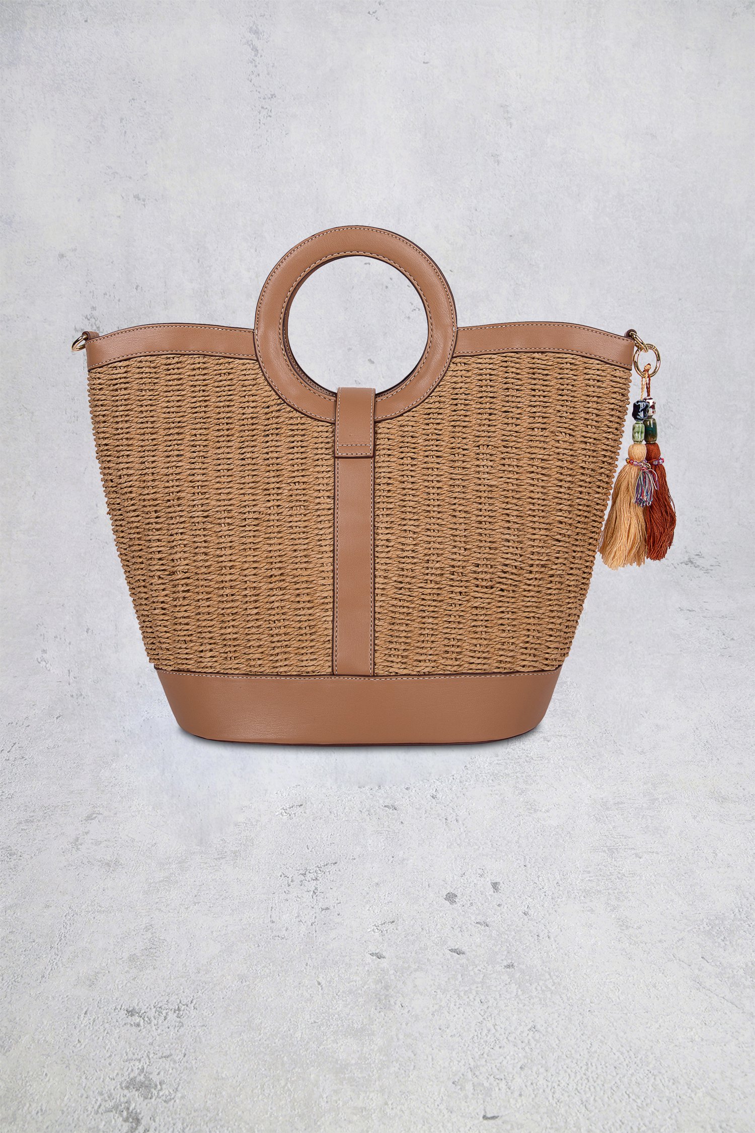 Le dos de Sac à main beige tressé avec détails noirs de Laurent David pour Femmes