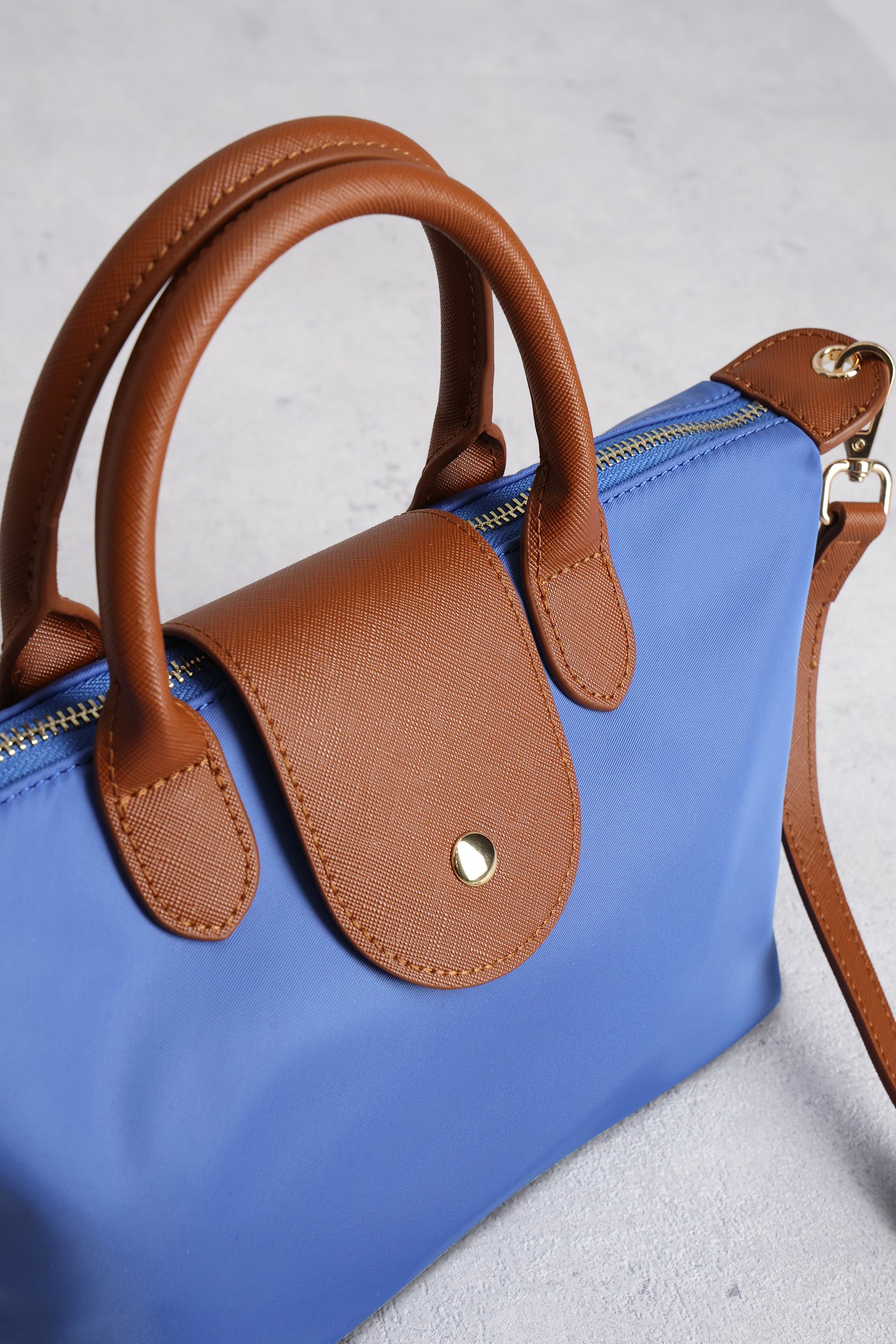 Sac à main bleu avec finition aspect cuir marron de Liberty Island pour Femmes
