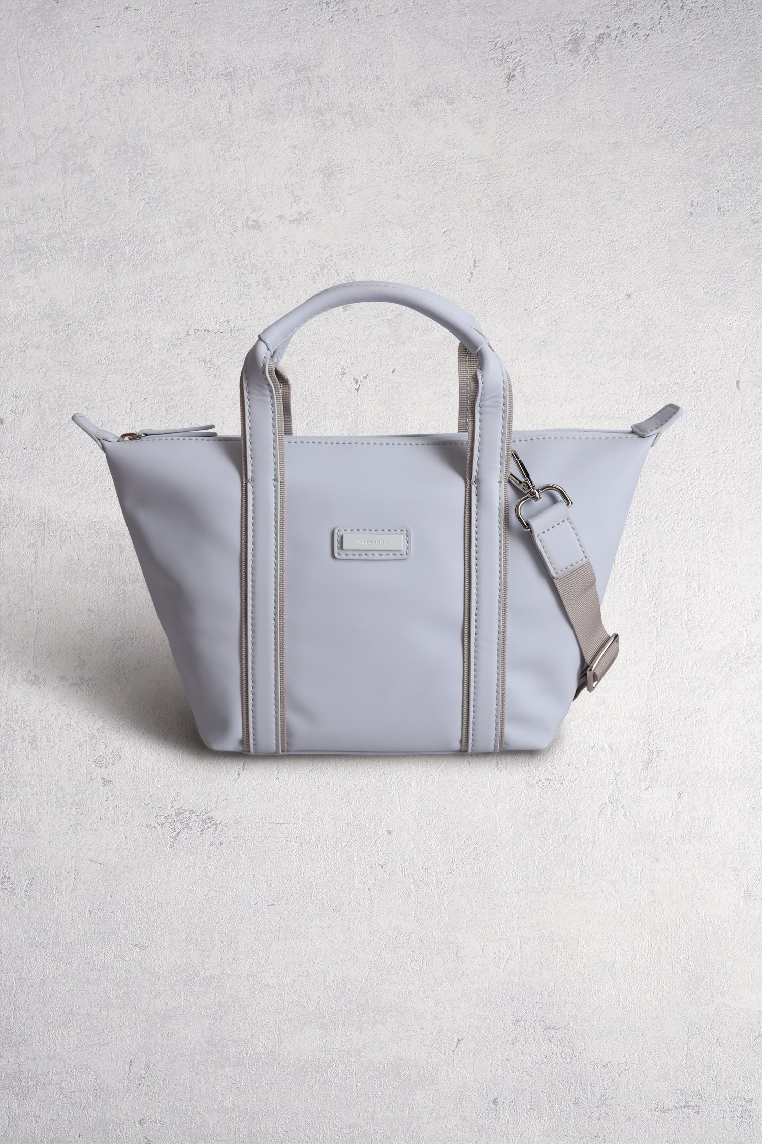 Le devant de Sac à main bleu clair de Hexagona pour Femmes