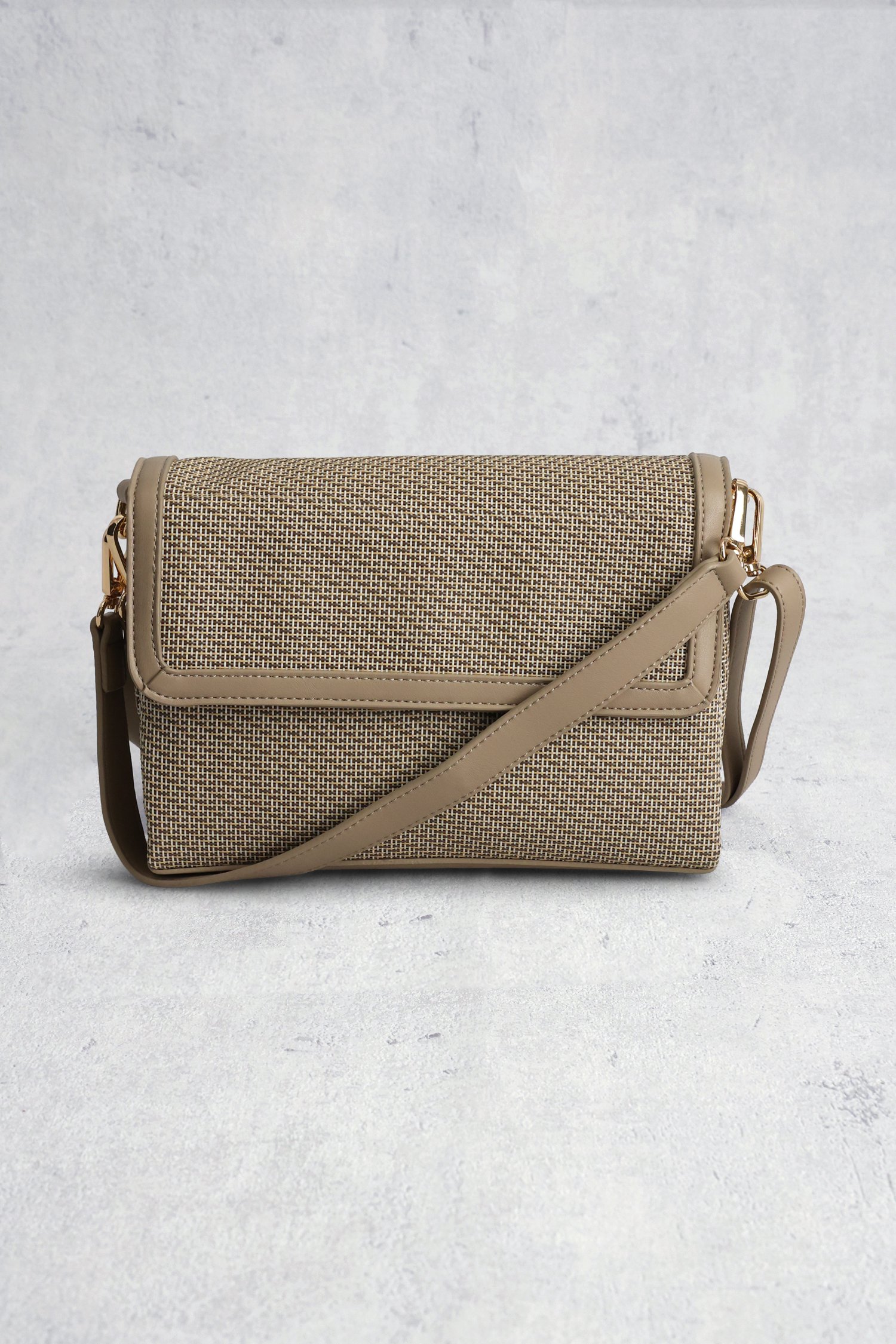 Le devant de Sac à main taupe tressé de Modeno pour Femmes