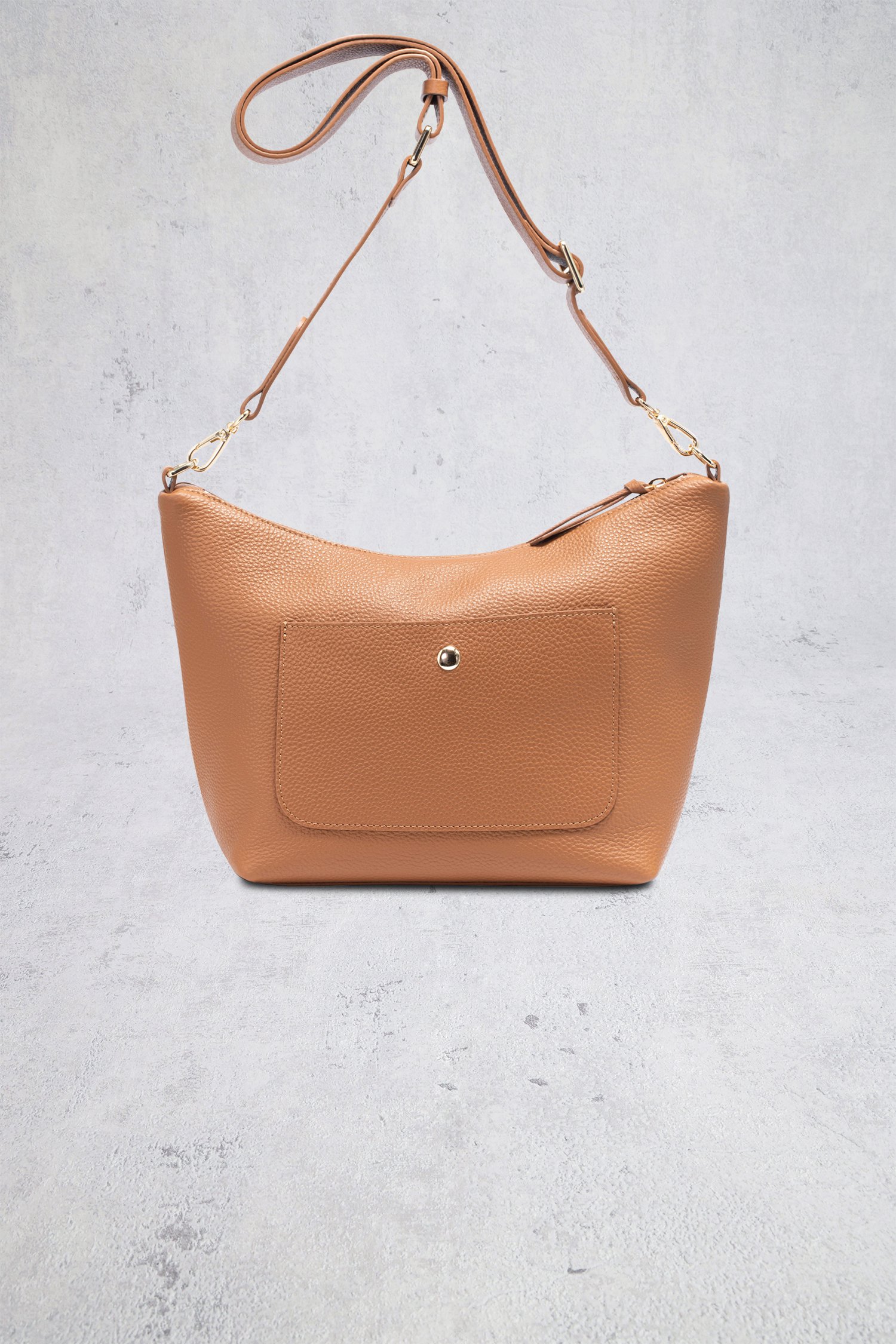 Le dos de Sac bandoulière en cuir camel de Crinkles pour Femmes