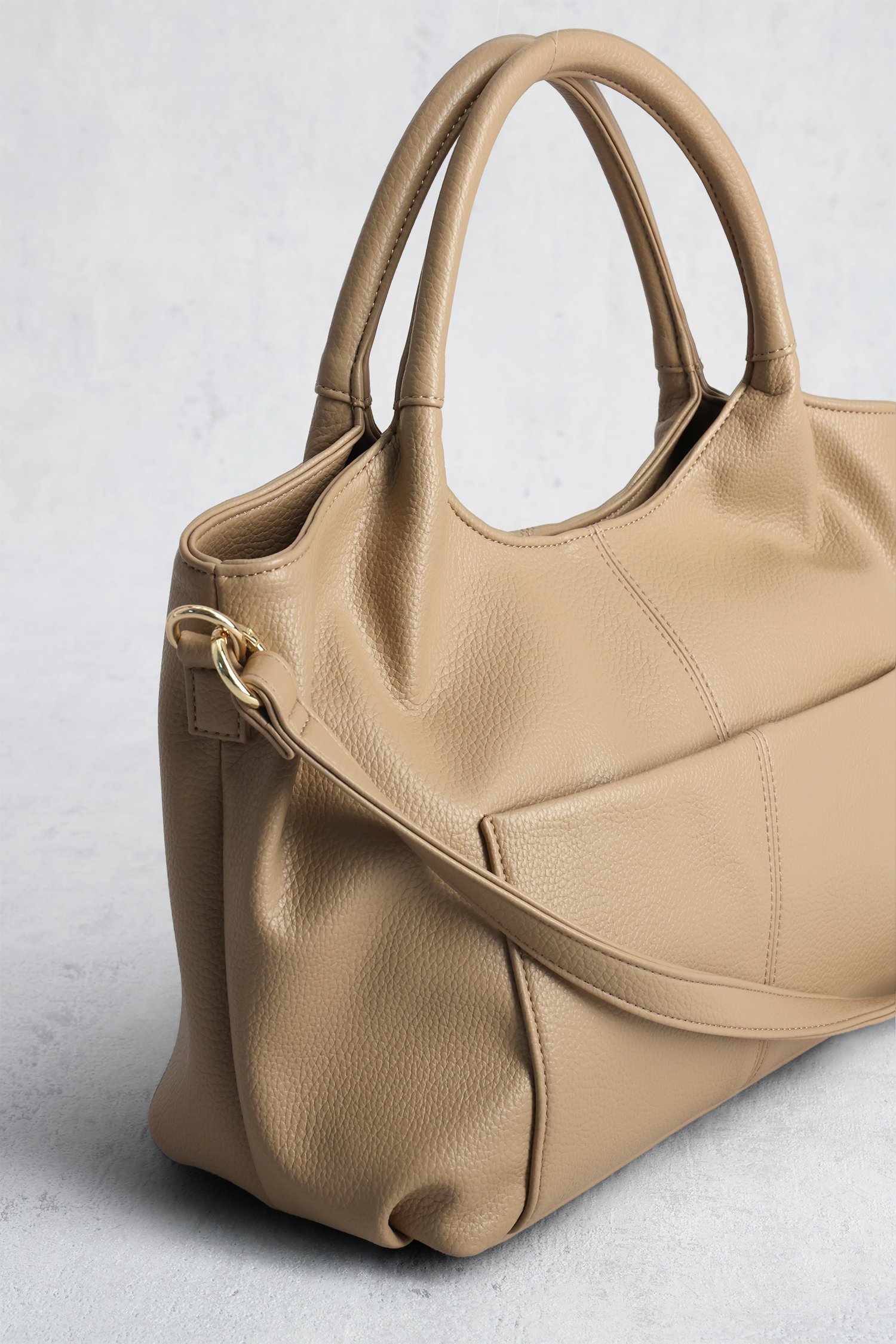 Photo produit 1 de Sac bandoulière taupe à aspect cuir élégant de Liberty Island pour Femmes