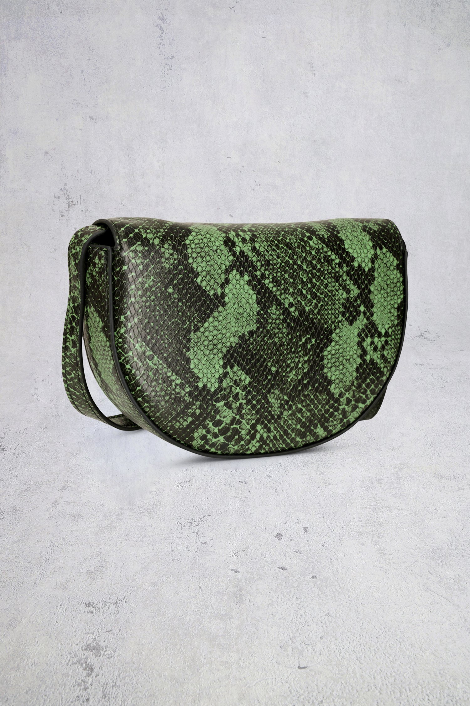 Detail van Schoudertas met groene animal print door Louise voor Dames